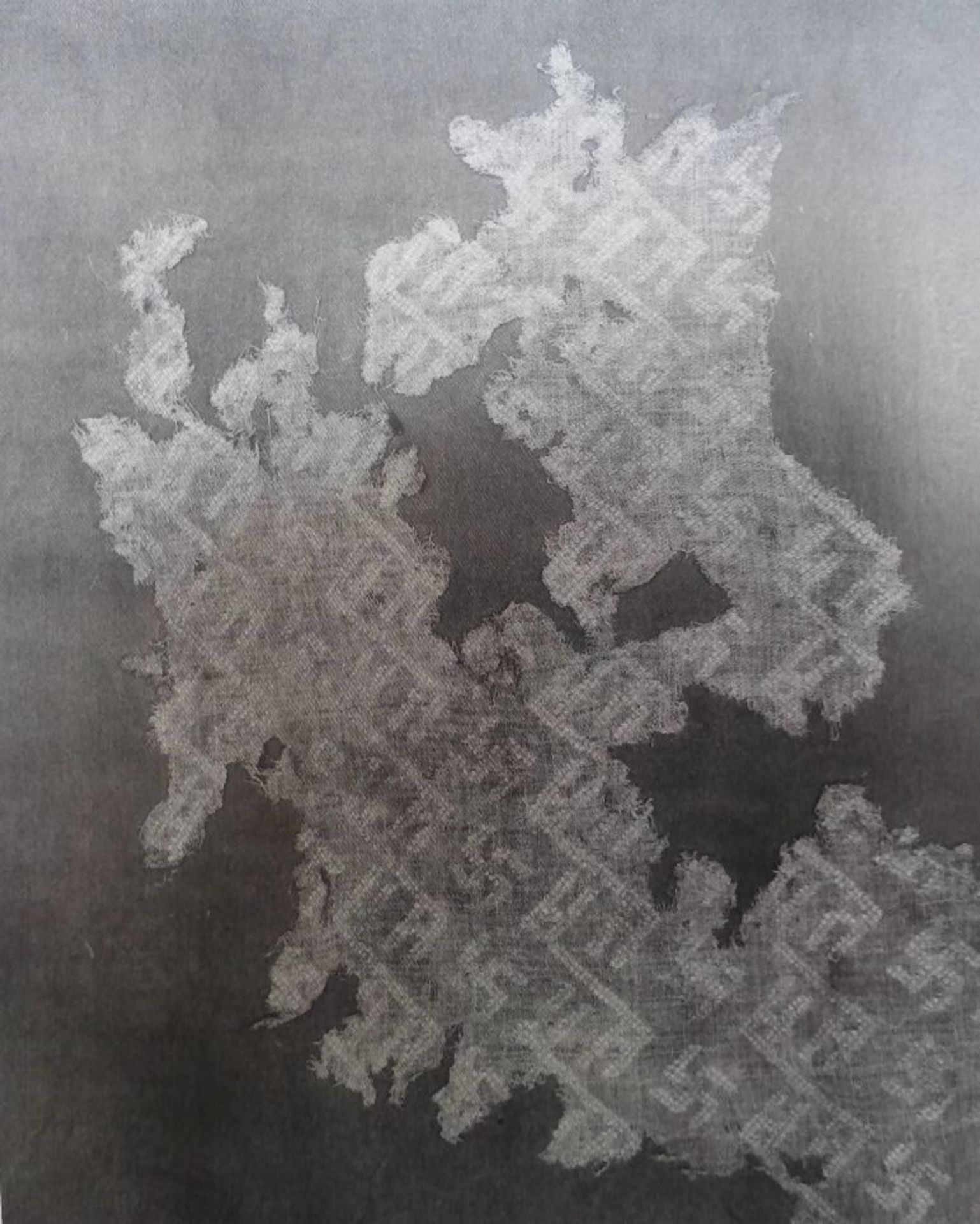 Látka z hrobu svaté Ludmily - Svastika v českých zemích (3/3)