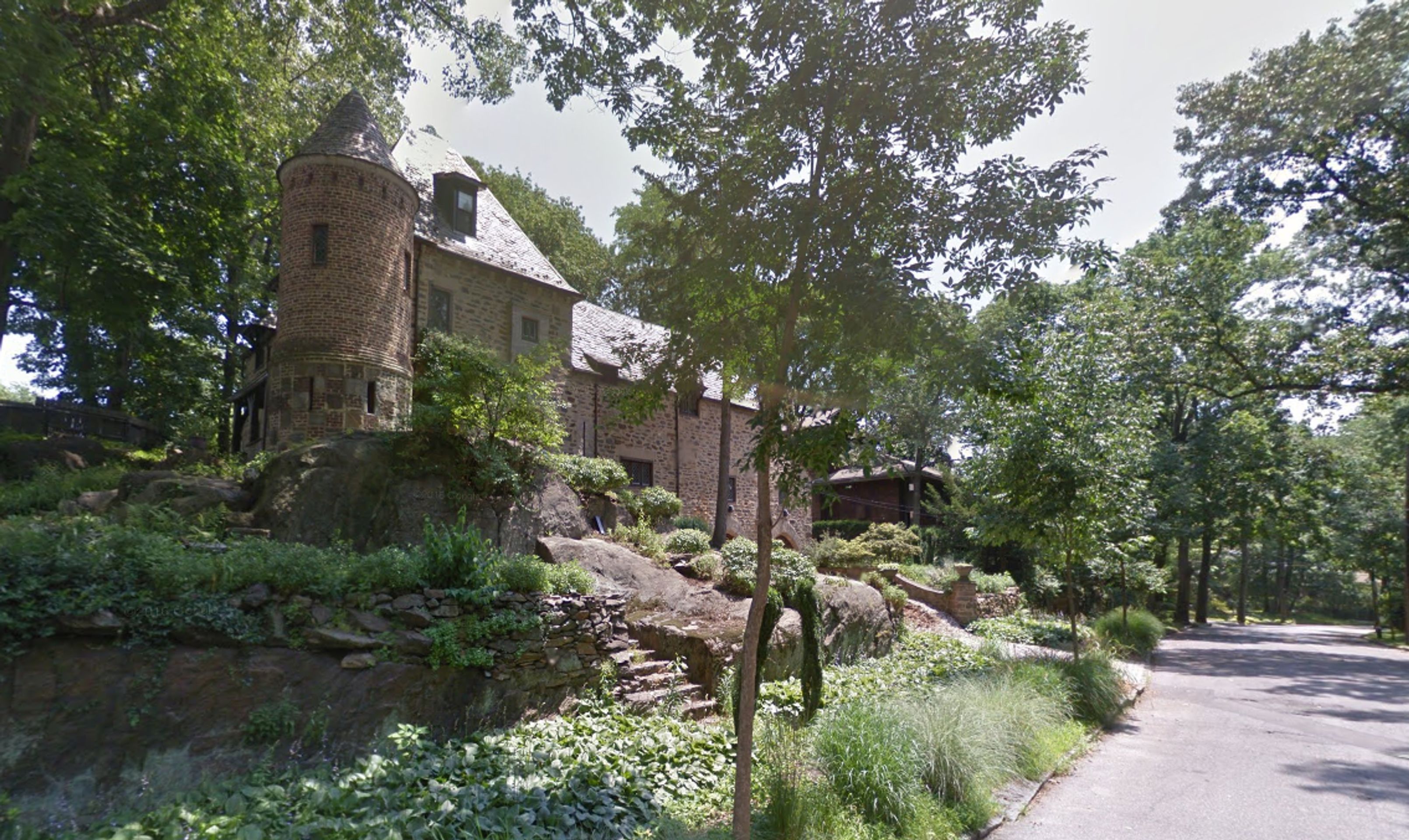 Hrad v 4720 Grosvenor Avenue v Bronxu - GALERIE: Hrady v New Yorku (1/7)