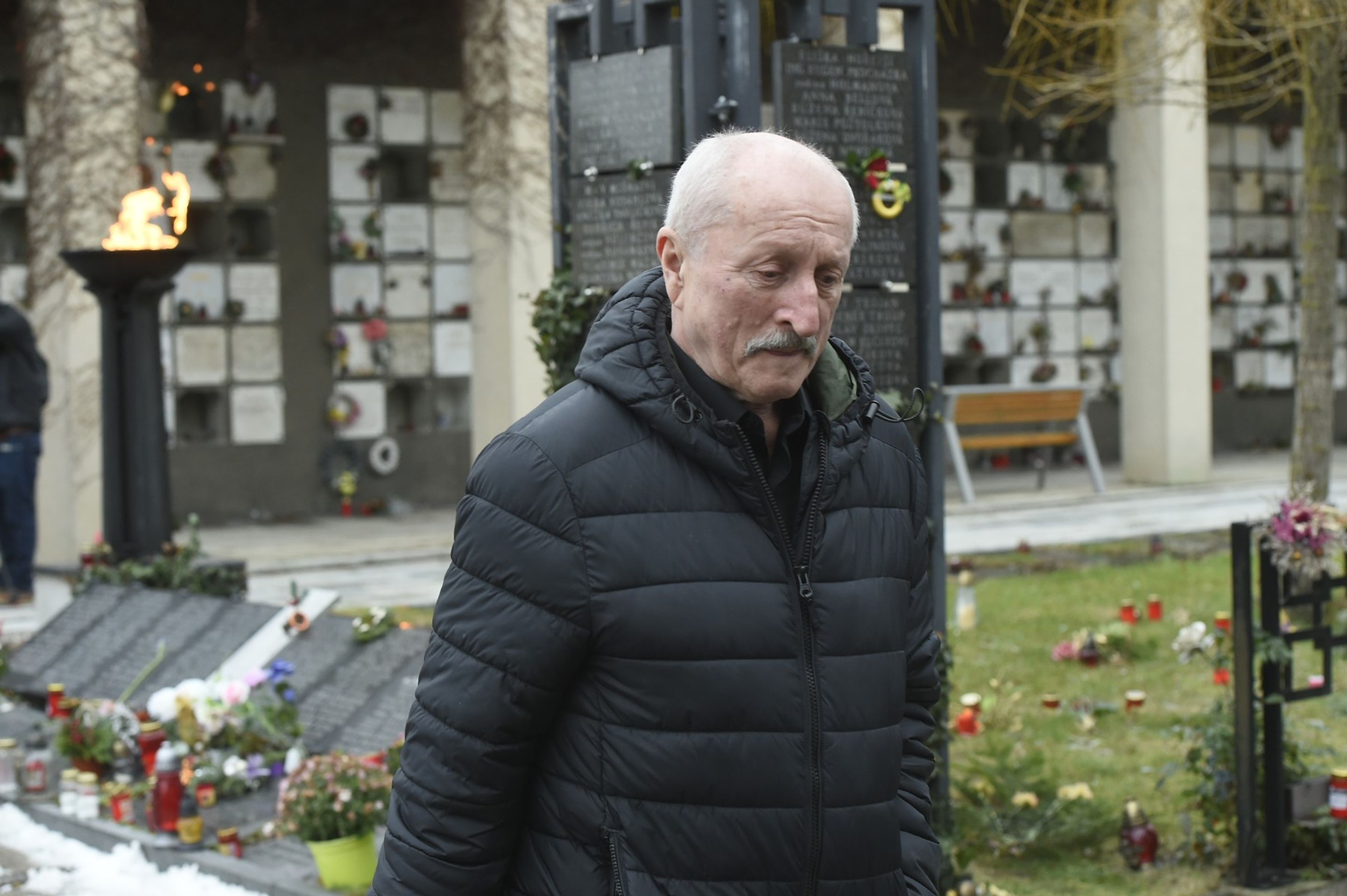 Oldřich Navrátil na posledním rozloučení s herečkou Janou Synkovou - Poslední rozloučení s herečkou Janou Synkovou (2/7)