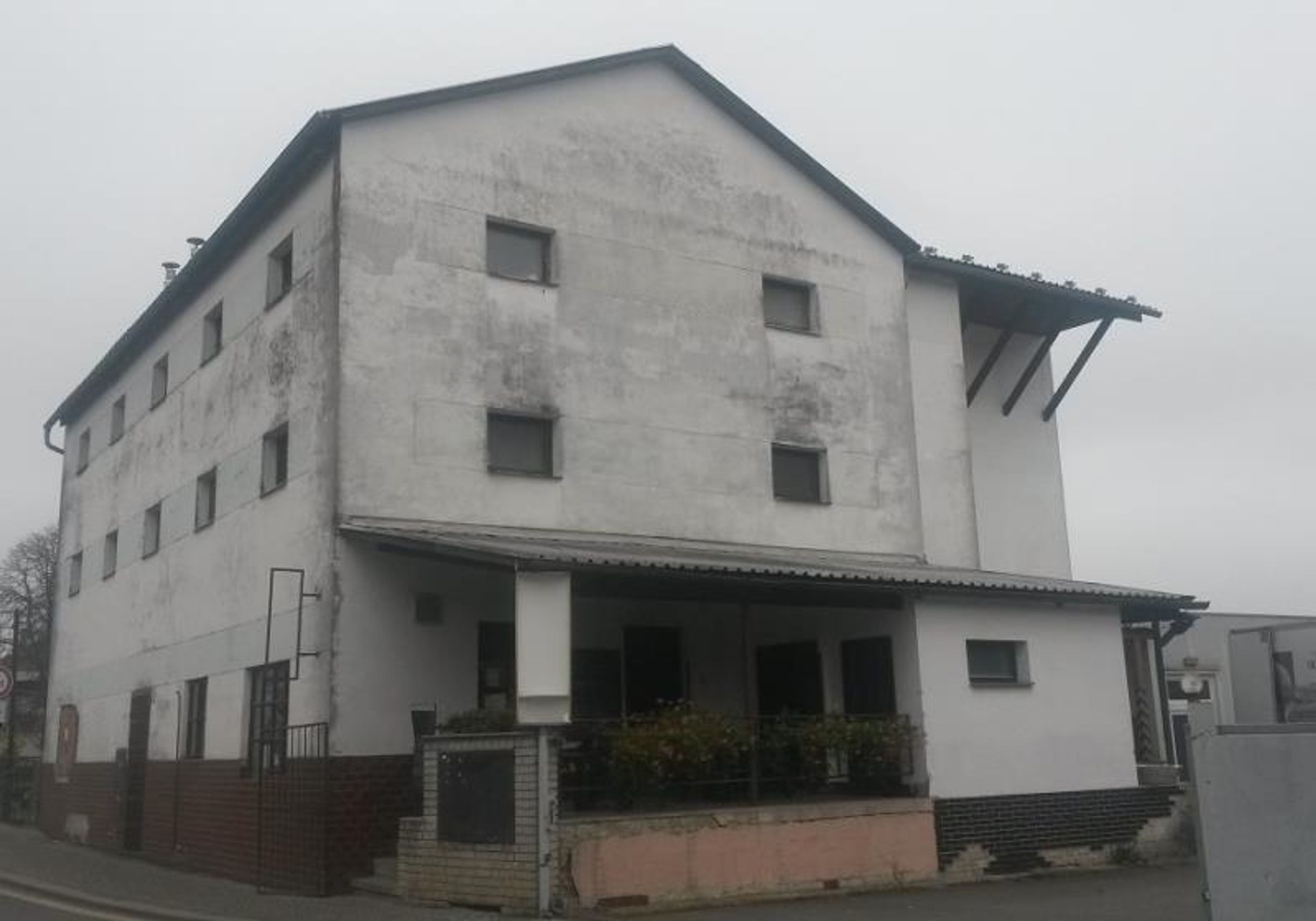 Uzavřené provozovny - PANE spol. s r.o., Dolní Bousov - GALERIE: Výběr z uzavřených provozoven (11/28)