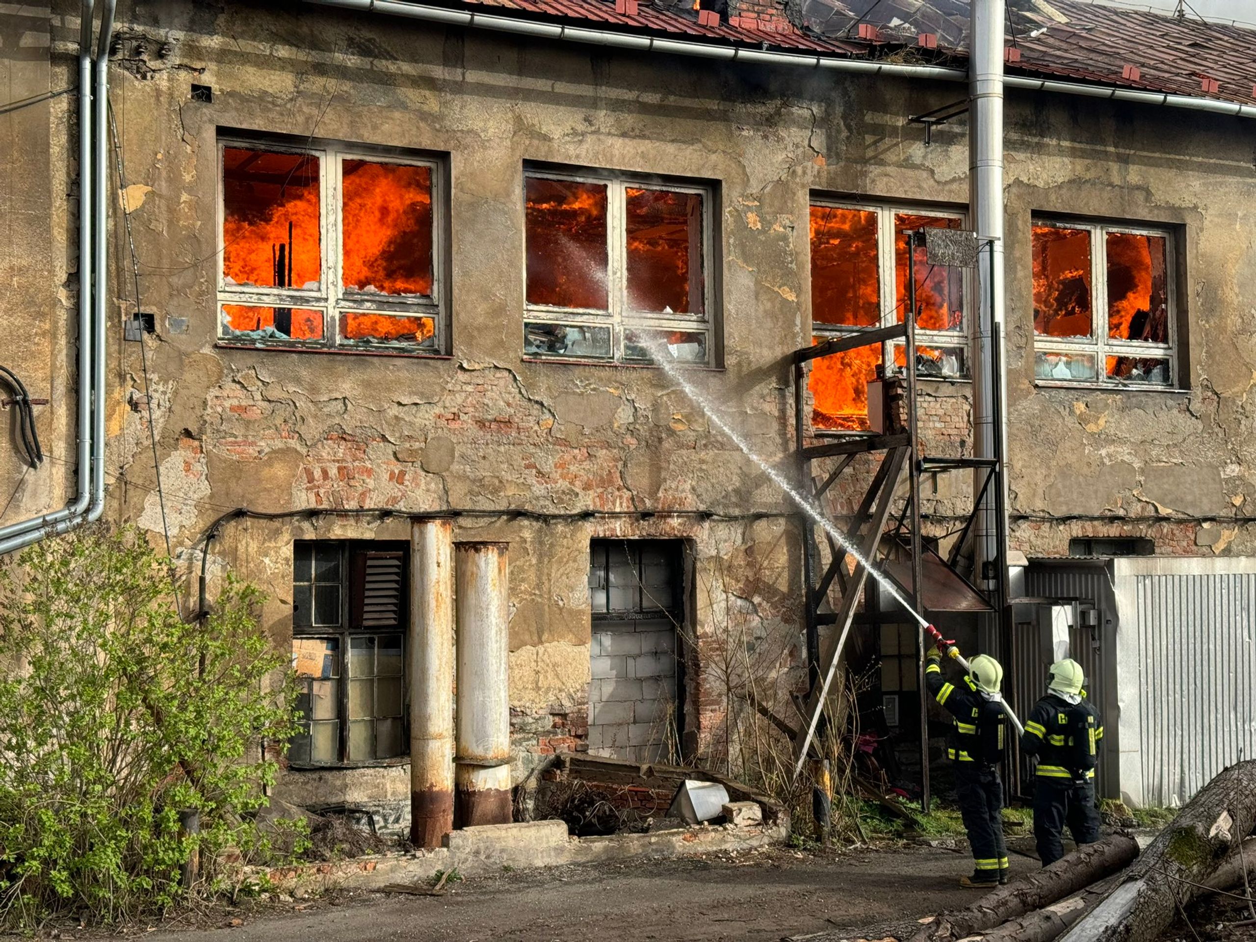 Požár pily na Frýdecko-Místecku - Požár pily na Frýdecko-Místecku (2/4)