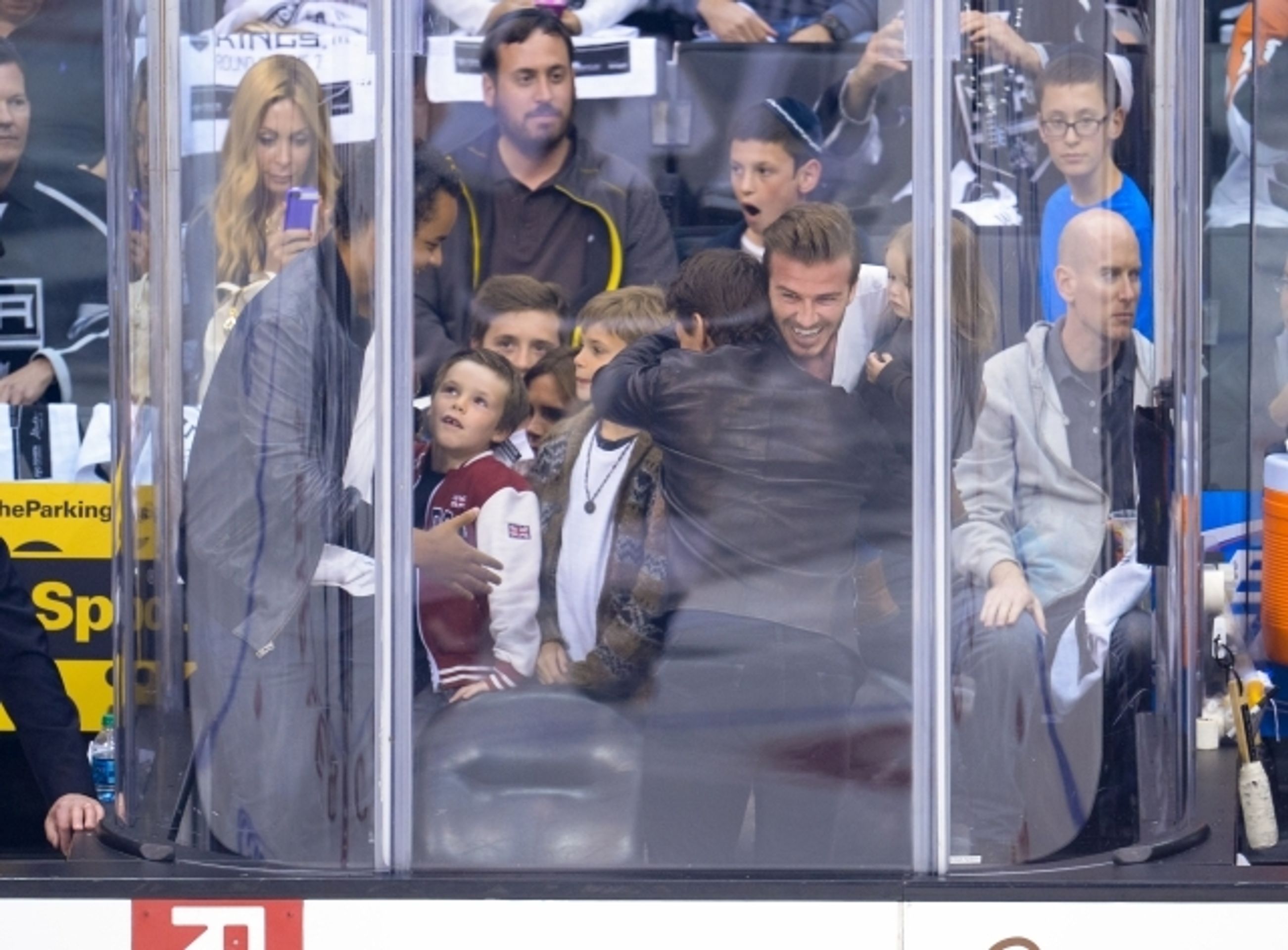 David Beckham a Tom Cruise na hokeji - 8 - GALERIE: David Beckham a Tom Cruise na hokeji (8/8)