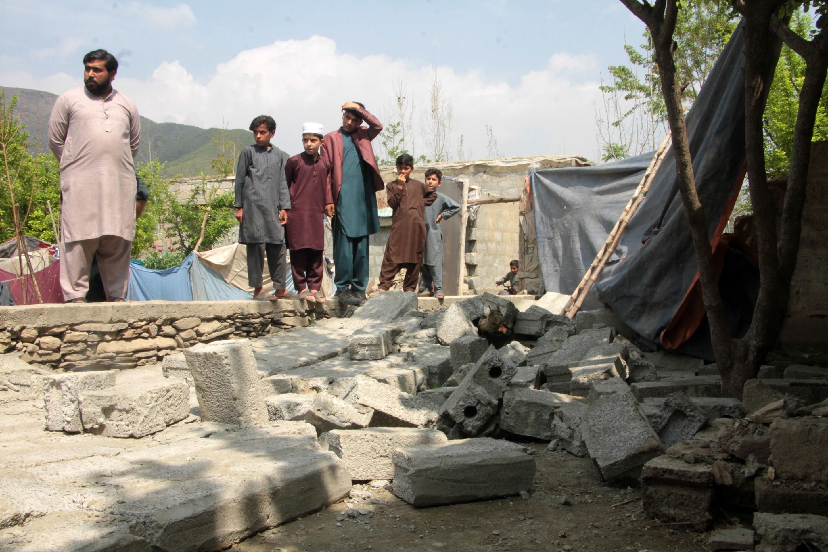 Zemětřesení v Afghánistánu a Pákistánu - Zemětřesení v Afghánistánu a Pákistánu (3/4)