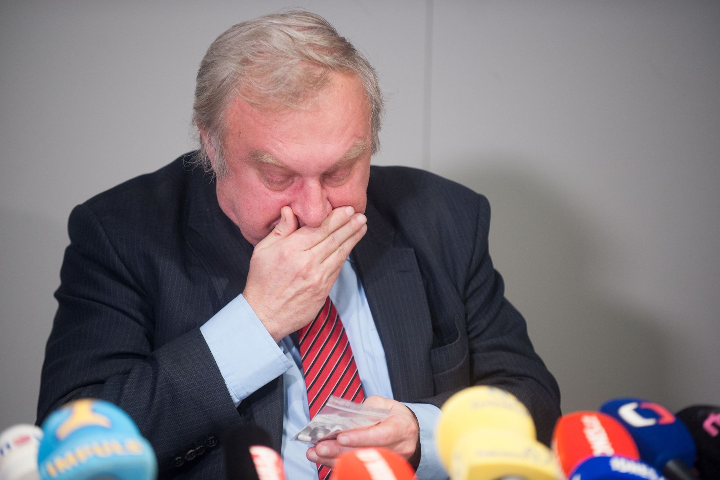 Miloslav Ransdorf a Peter Guzmický vysvětlují švýcarskou kauzu - 8 - GALERIE: Miloslav Ransdorf a Peter Guzmický vysvětlují švýcarskou kauzu (5/11)