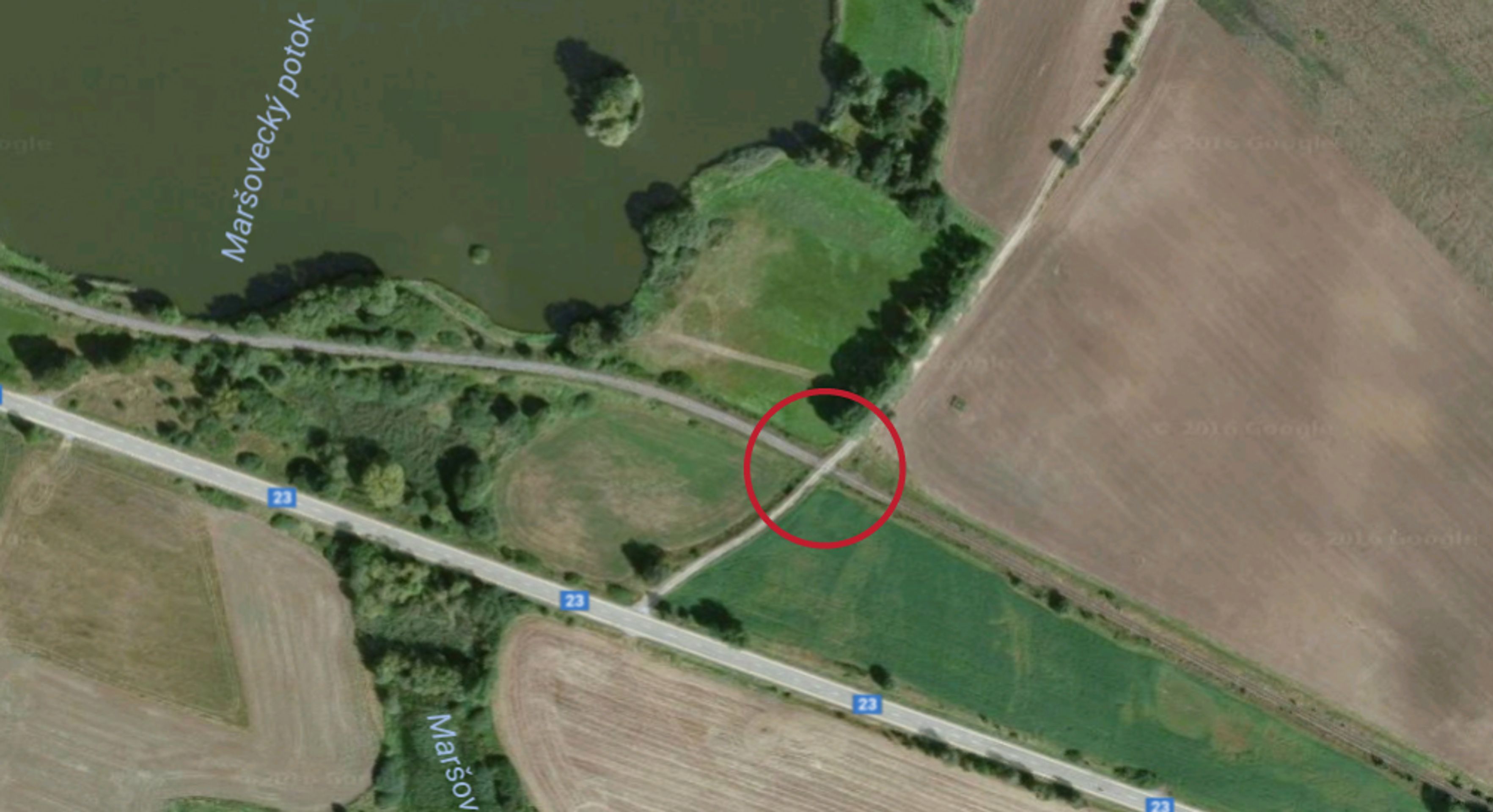 Nebezpečné přejezdy: P 3844, Brno - Jihlava, Vysočina - přejezd bez světel, ŘEŠENÍ: se závorami. Účelová komunikace, nevyhovující rozhledové poměry - GALERIE: Nebezpečné přejezdy - Středočeský kraj, Vysočina (12/16)