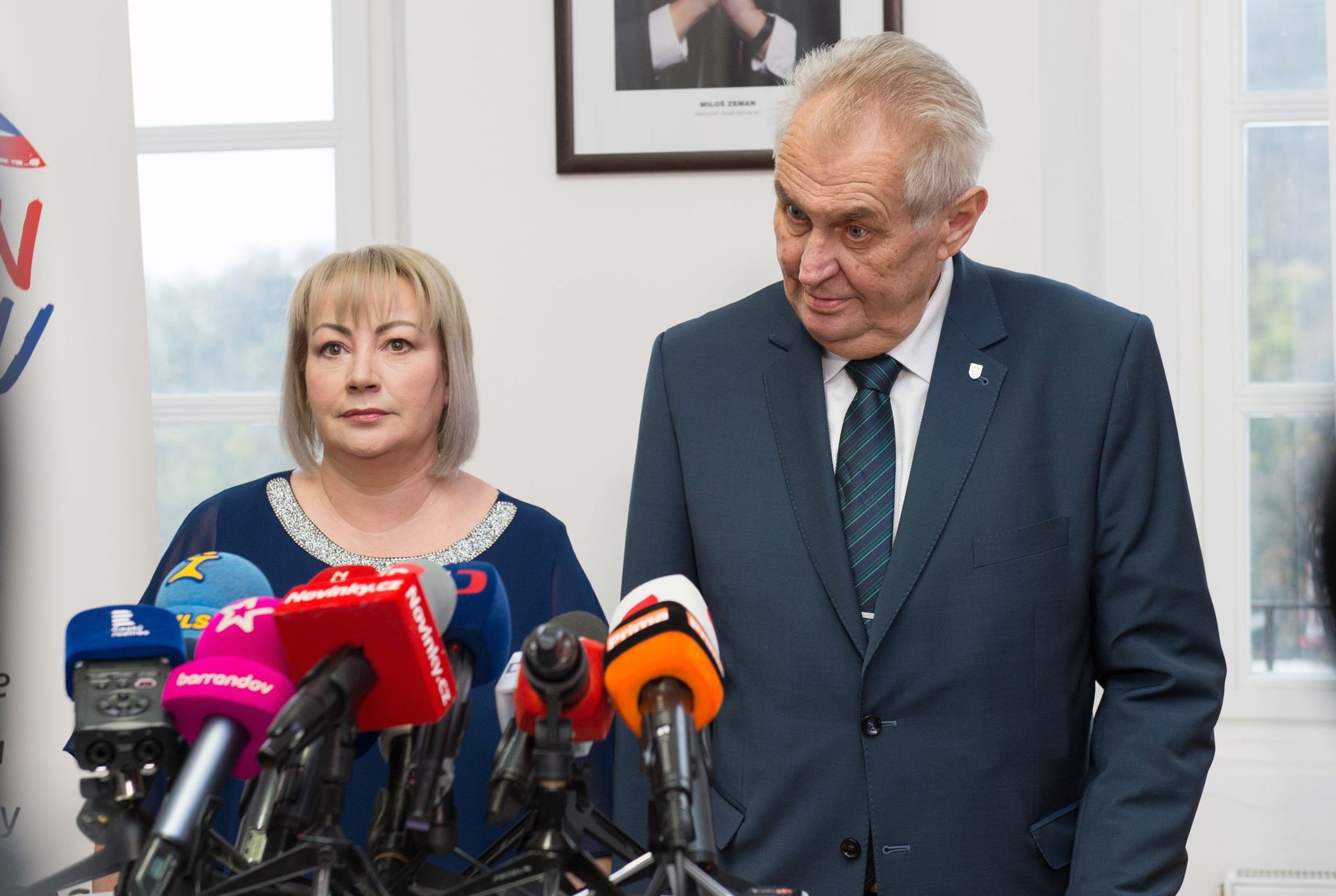 Miloš Zeman na tiskové konferenci ke své kandidatuře - 5 - GALERIE: Miloš Zeman promluvil o své kandidatuře (3/9)