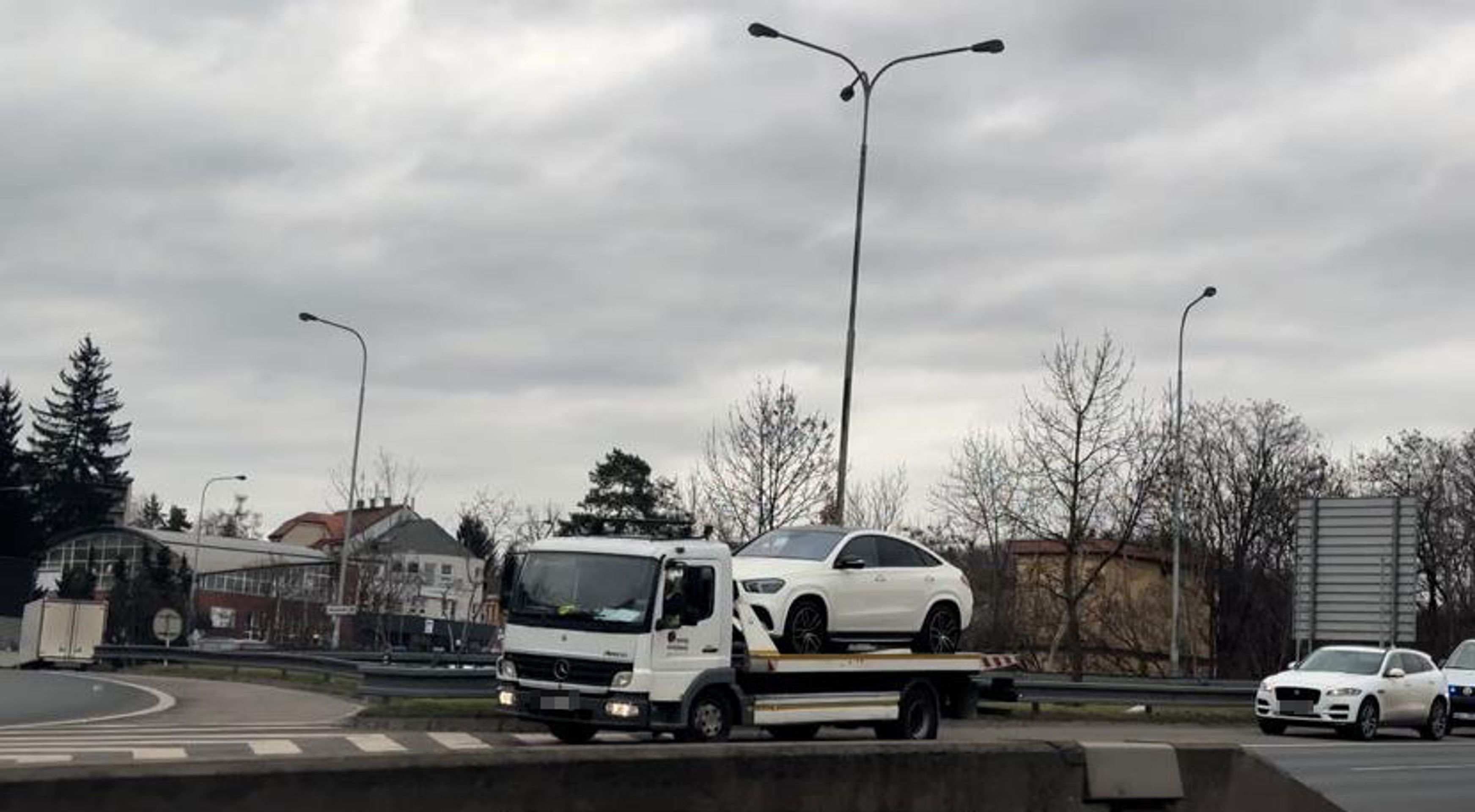 Policie zabavuje auta - Policie zabavuje auta (10/11)