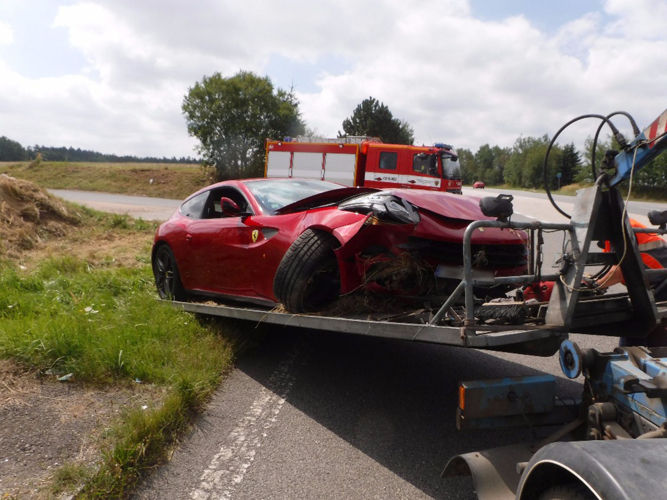 U Benešova bouralo Ferrari - 4 - GALERIE: U Benešova bouralo Ferrari (4/6)