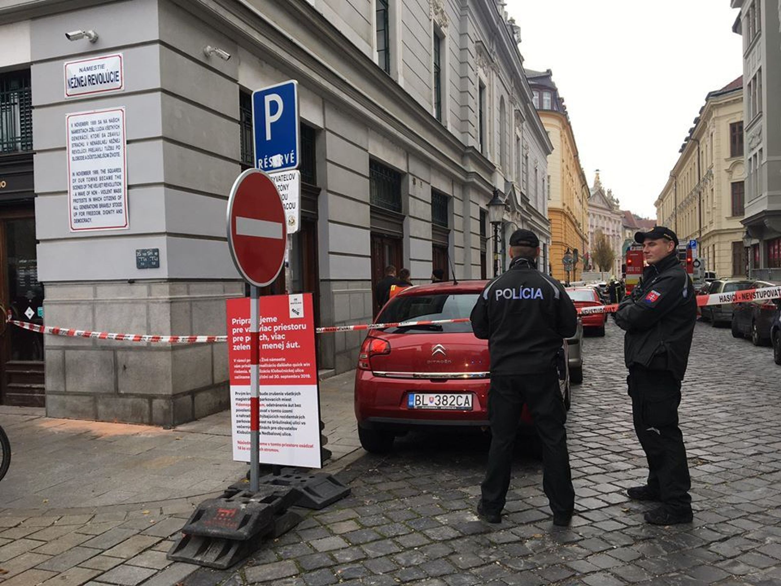 Požár Staré tržnice v Bratislavě - 1 - GALERIE: V centru Bratislavy hoří Stará tržnice (1/6)