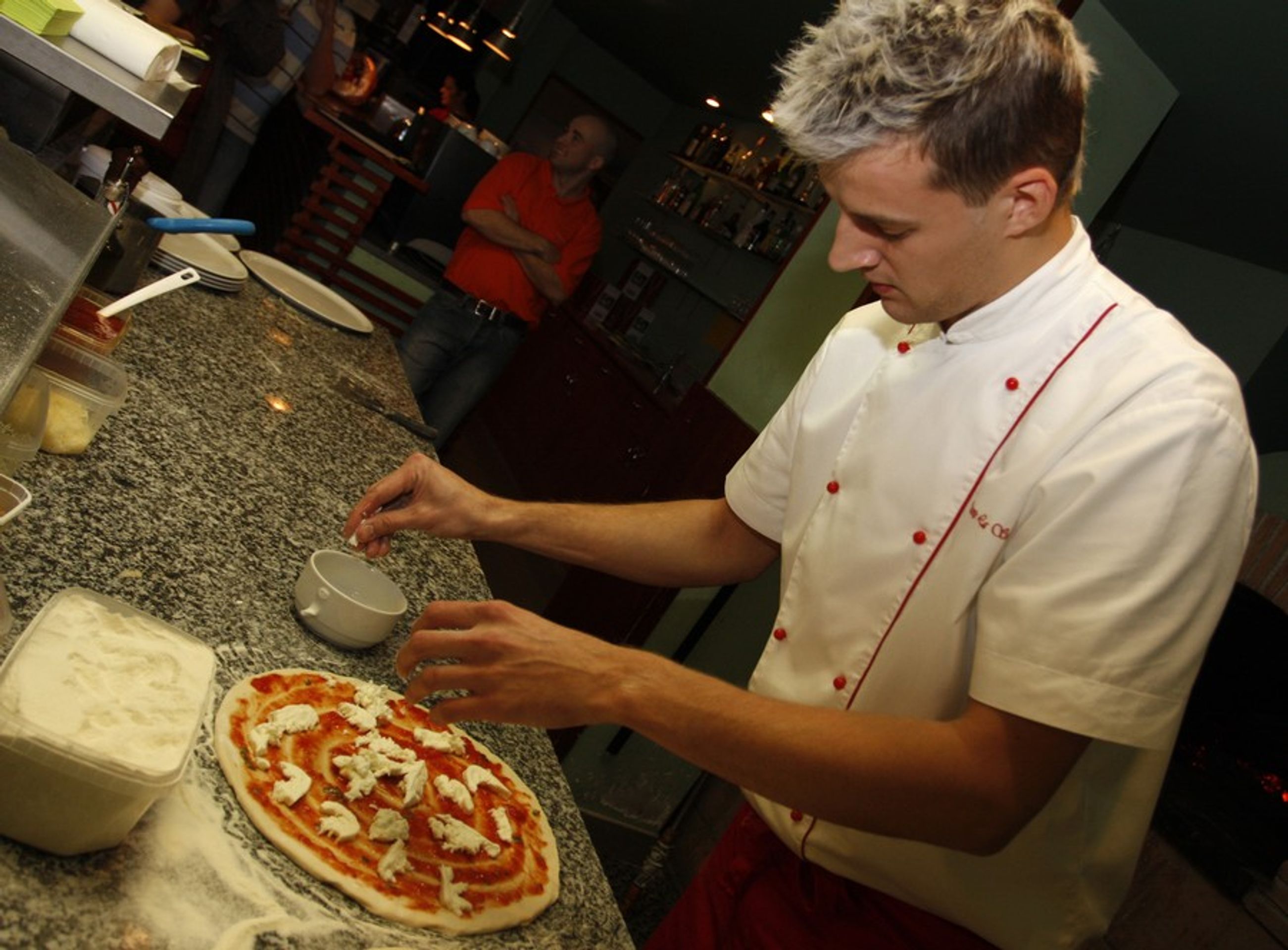 V Praze se dnes soutěžilo v přípravě italské pizzy-12 - GALERIE: Pizza (7/18)