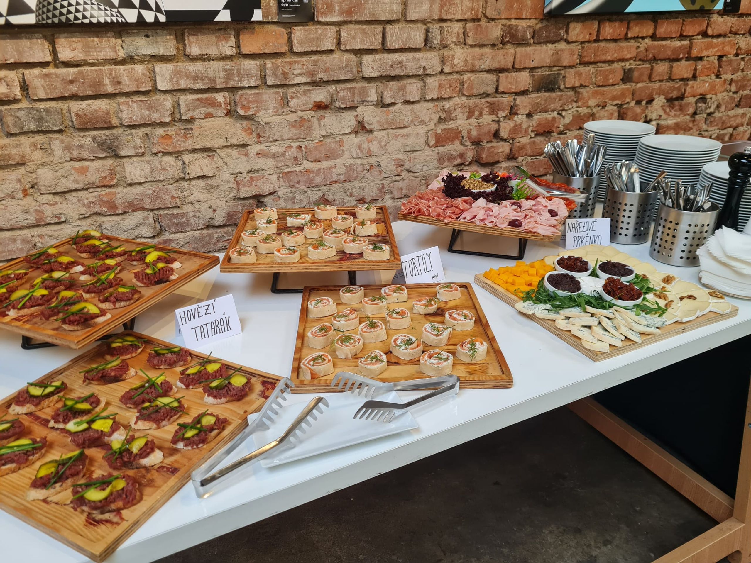 Karel Diviš catering - Volební štáby jednotlivých kandidátů (7/14)