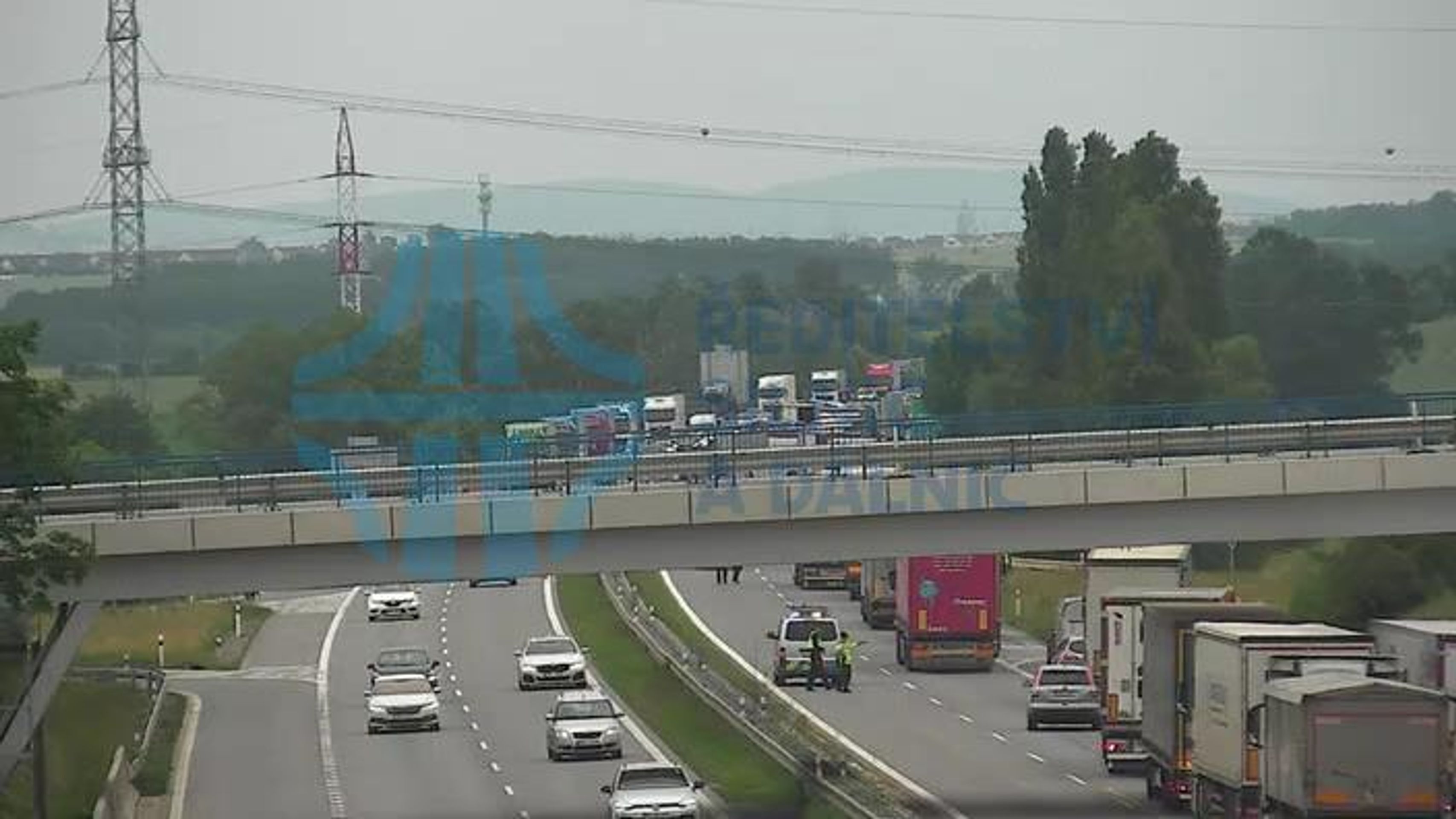 Vážná dopravní nehoda na dálnici D2 ve směru na Brno (3) - Vážná dopravní nehoda na dálnici D2 (4/5)