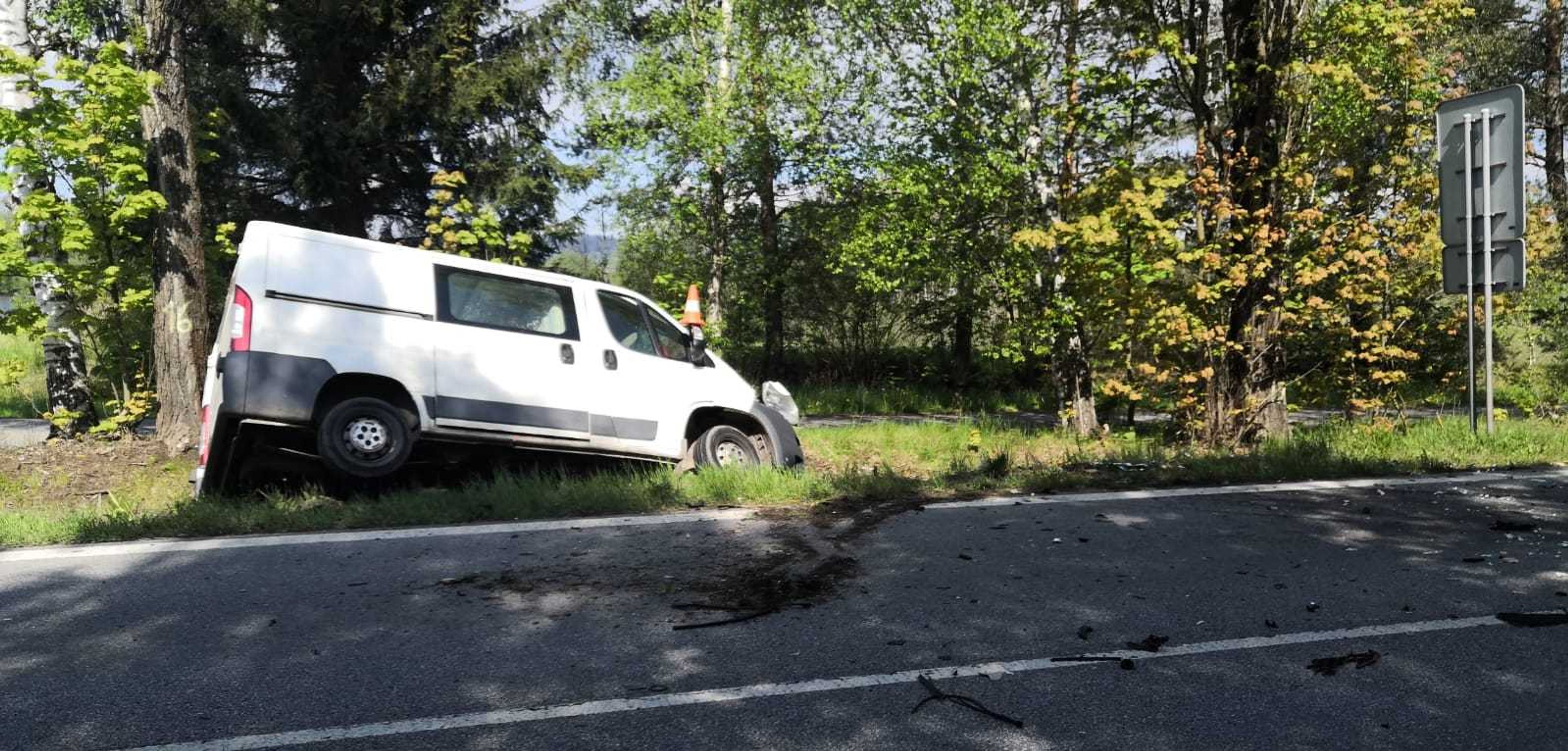 Dopravní nehoda na Českokrumlovsku - 1 - GALERIE: Dopravní nehoda u Kaplic na Českokrumlovsku (5/5)