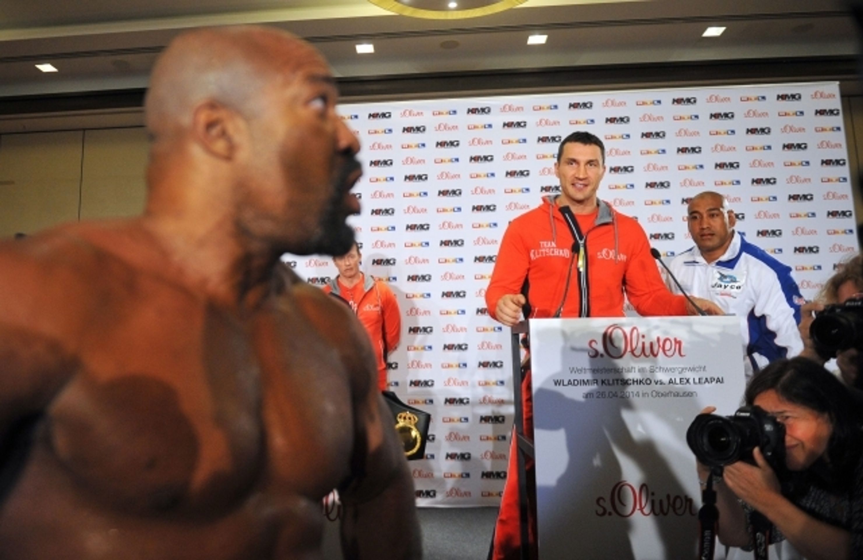Vladimir Kličko a narušitel Briggs na tiskovce - 8 - GALERIE: Polonahý boxer Briggs narušil tiskovku Klička (8/8)