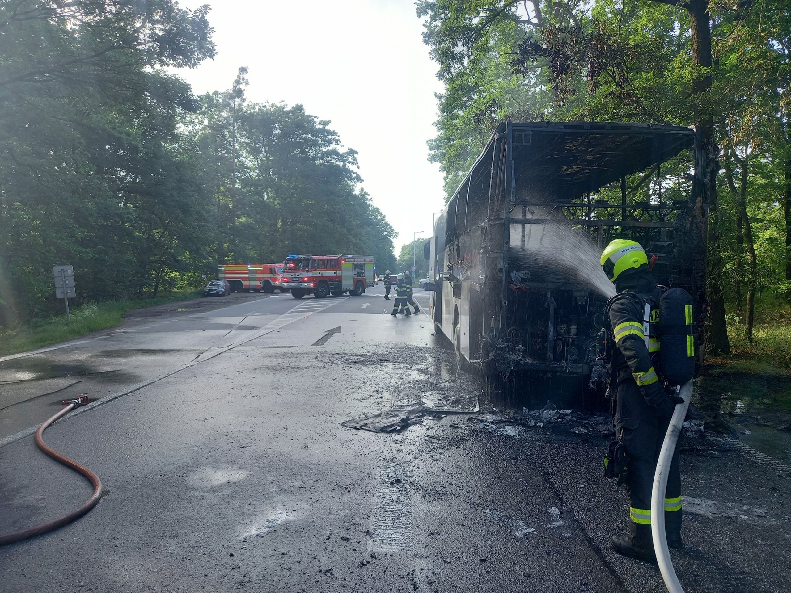 Požár autobusu u Býště - Požár autobusu u Býště (2/6)