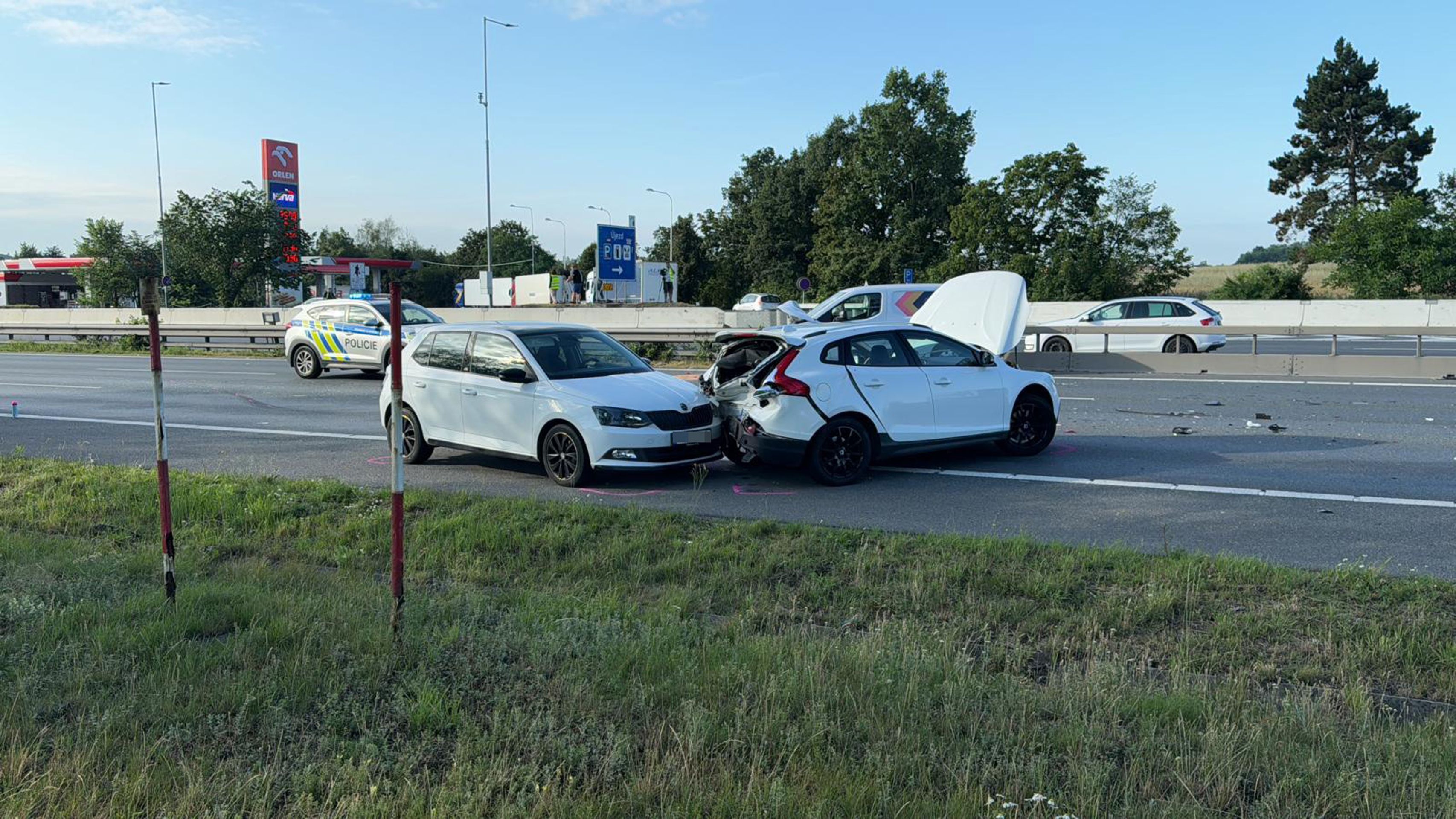 Vážná dopravní nehoda na D1 (2) - Vážná dopravní nehoda na D1 (4/21)