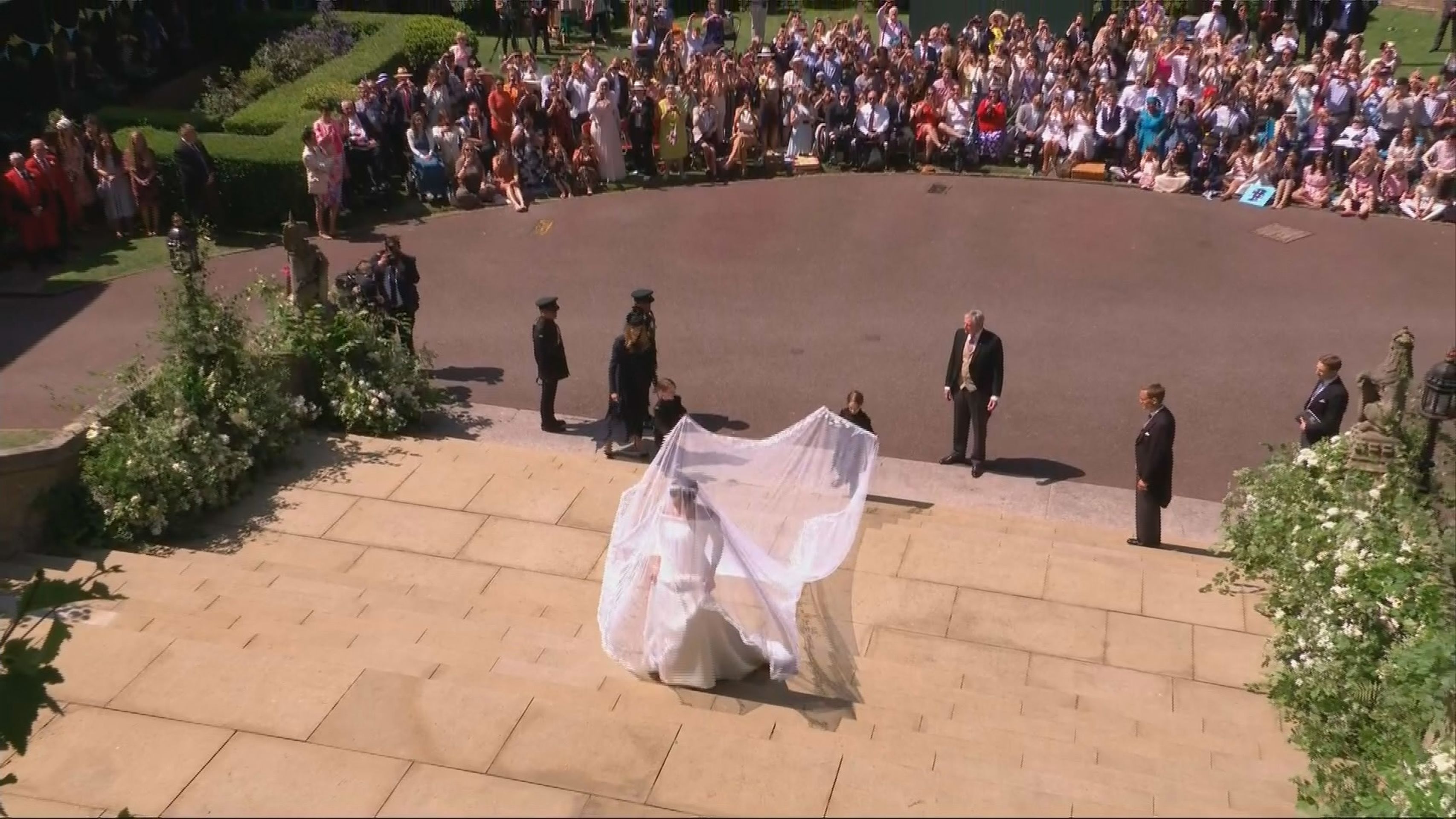 Meghan Markleová přichází na svatbu - 7 - GALERIE: Královská svatba Harryho a Meghan (4/12)