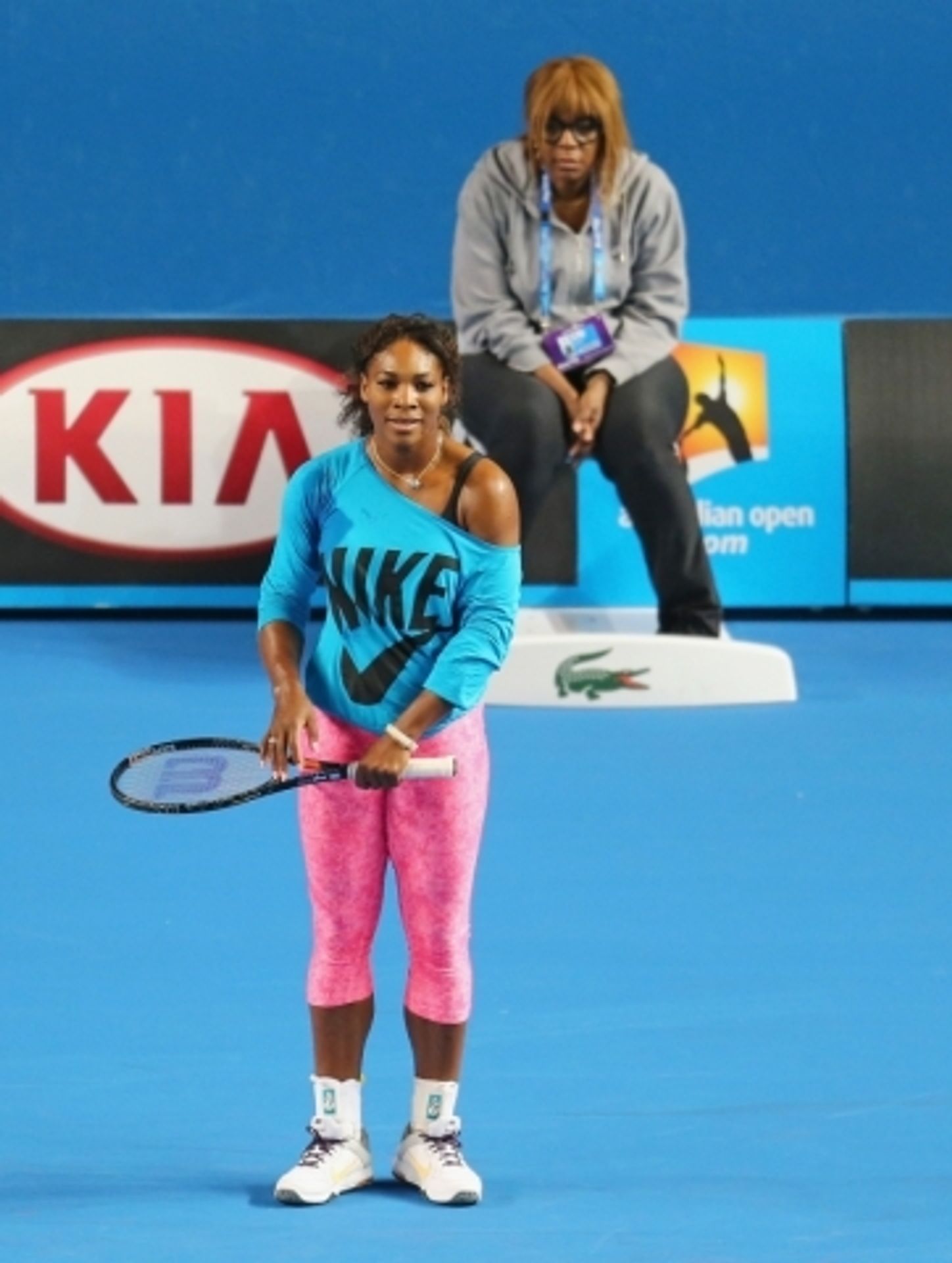 Serena Williamsová trénuje před Australian Open - 4 - GALERIE: Serena Williamsová trénuje před Australian Open (8/10)