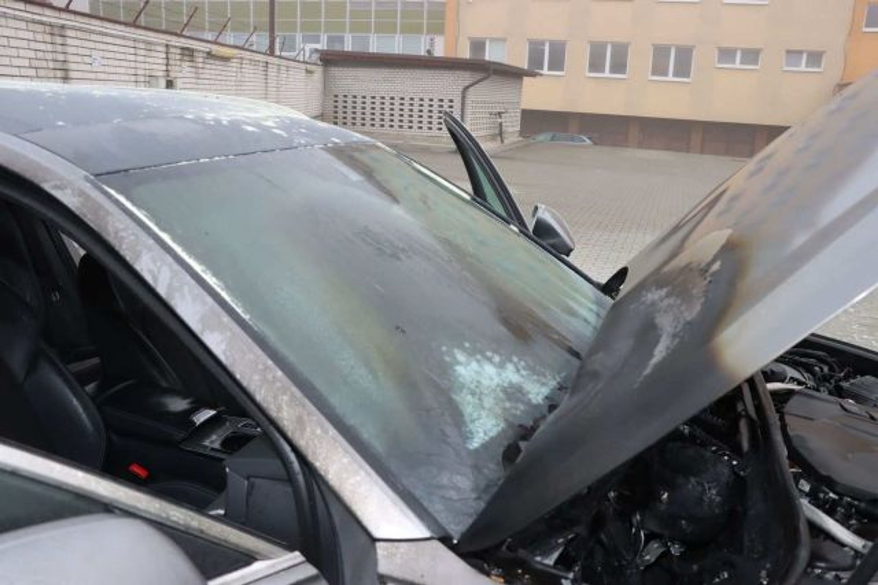 Zapálené auto na Prostějovsku - Zapálené auto na Prostějovsku (1/3)