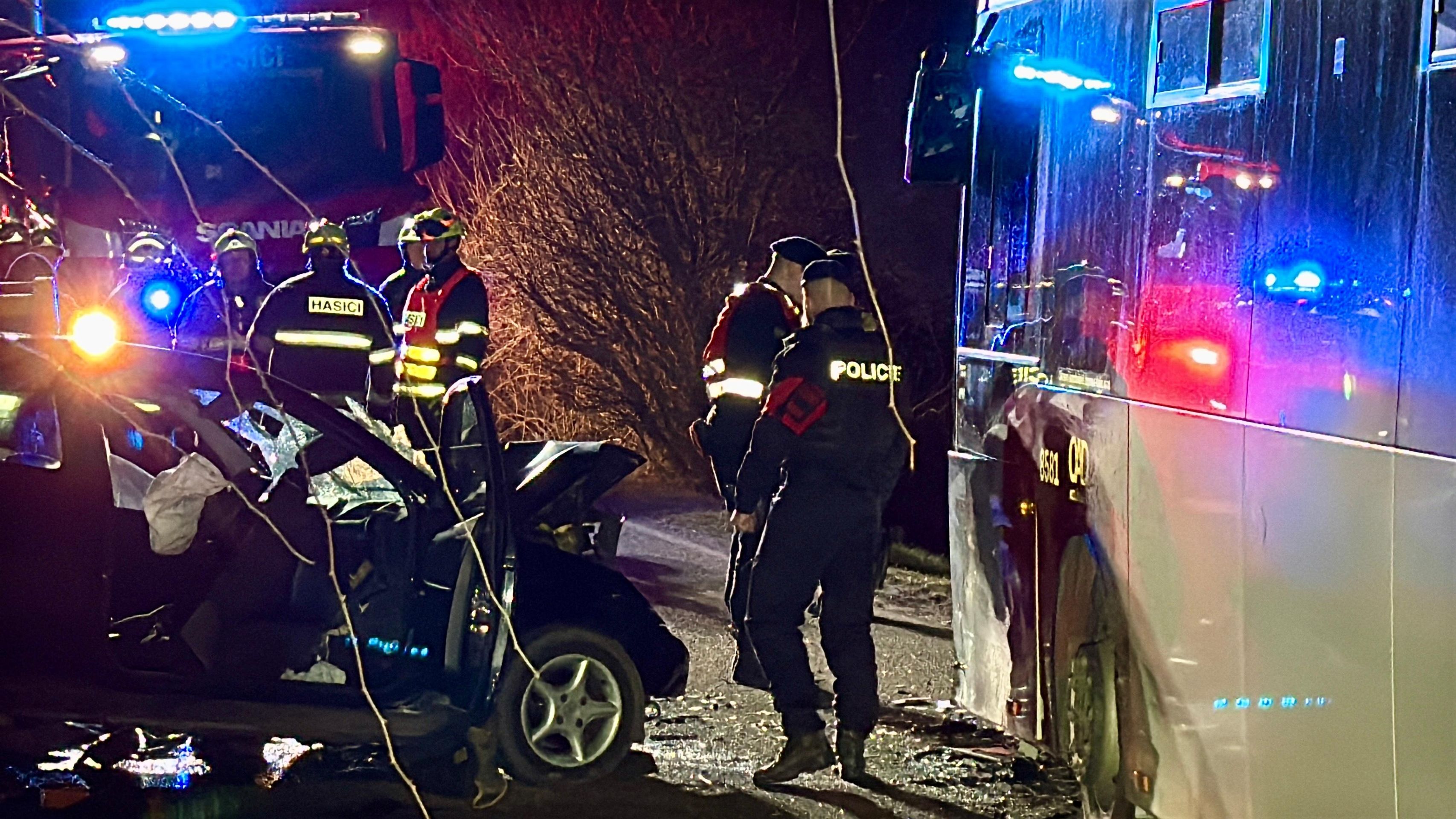 Nehoda autobusu a osobního auta u Českého Brodu - Nehoda autobusu a osobního auta u Českého Brodu (7/10)