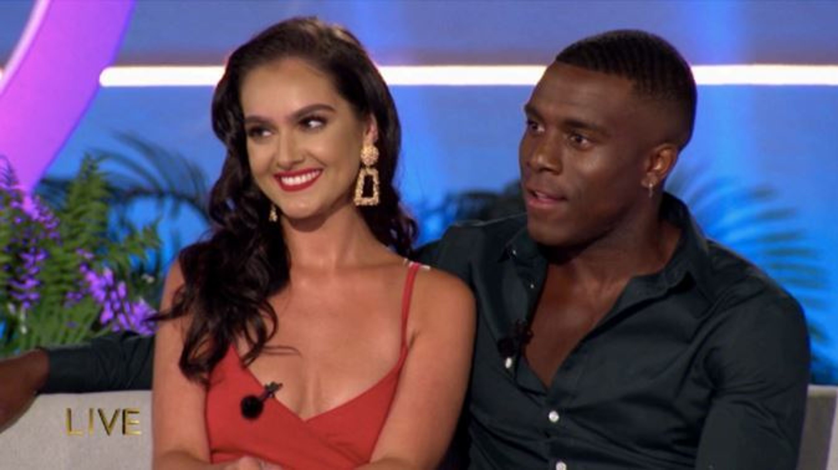 LOVE ISLAND (páry) - Siannise & Luke T - GALERIE: LOVE ISLAND (páry) (8/9)