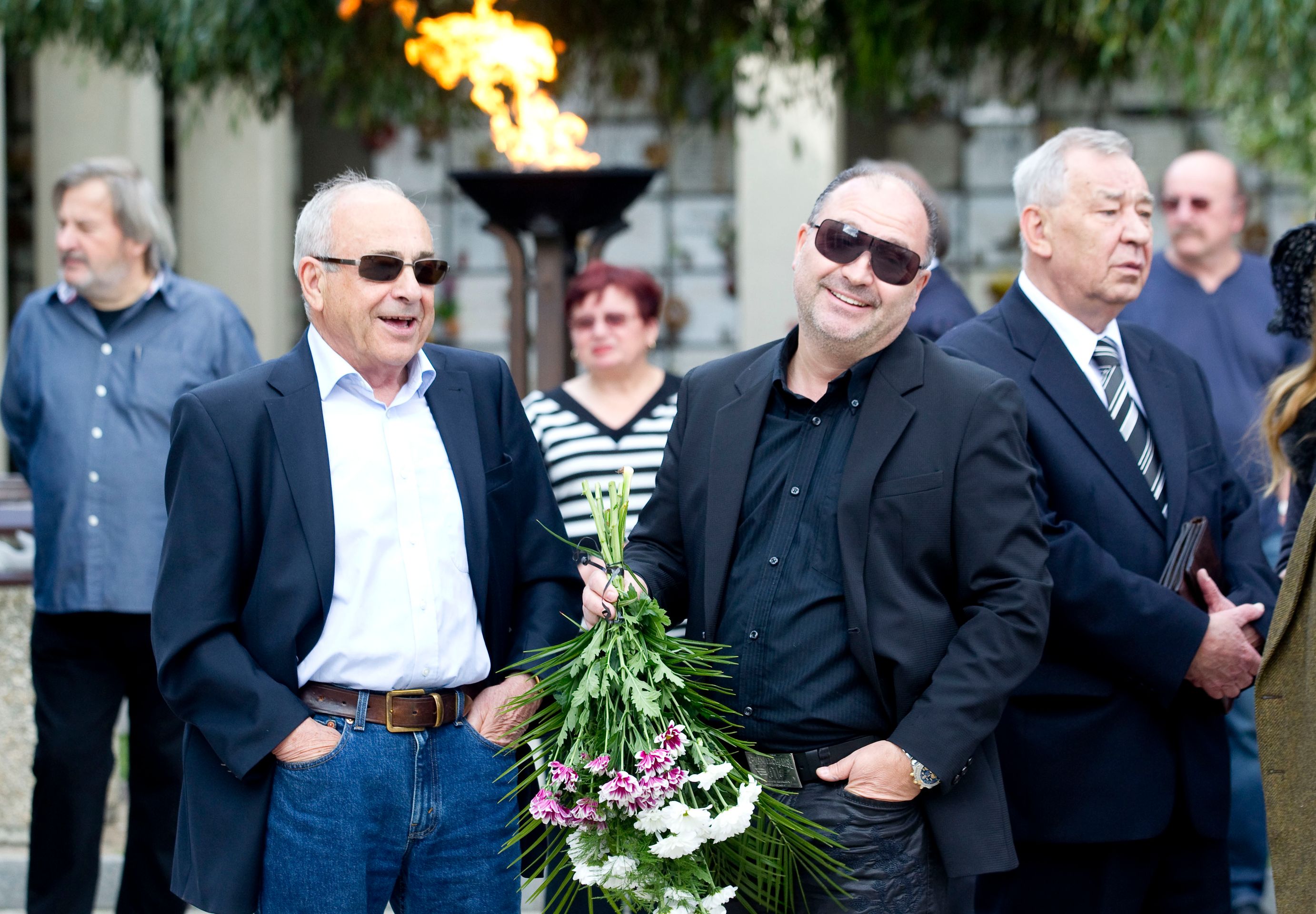 Ve Krematoriu Strašnice v Praze se 15. září 2011 konalo poslední rozloučení s textařem a básníkem Pavlem Vrbou - 6 - GALERIE: Ve Krematoriu Strašnice v Praze se 15. září 2011 konalo poslední rozloučení s textařem a básníkem Pavlem Vrbou (5/5)