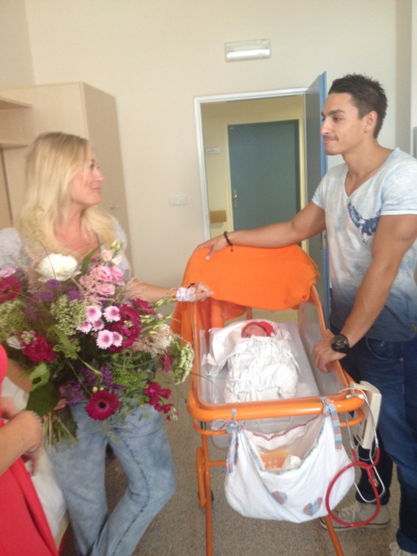 Lucie Borhyová a Michal Hrdlička s malou Lindou - GALERIE: Lucie Borhyová a Michal Hrdlička (7/17)