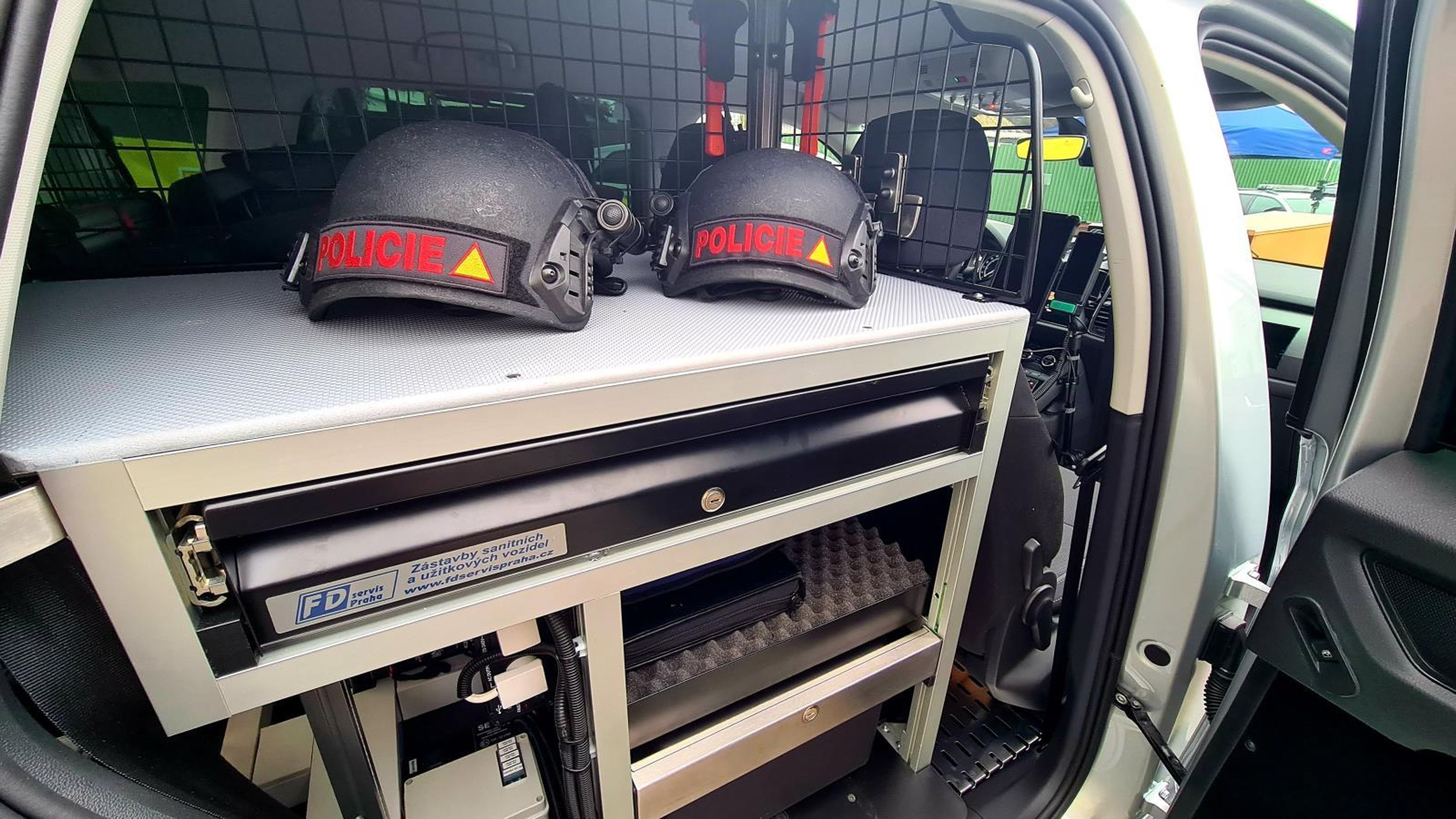 Speciál Škoda Kodiaq upravený pro potřeby policejních zásahů - 8 - Fotogalerie: Prohlédněte si Kodiaq určený do ostré akce (4/6)
