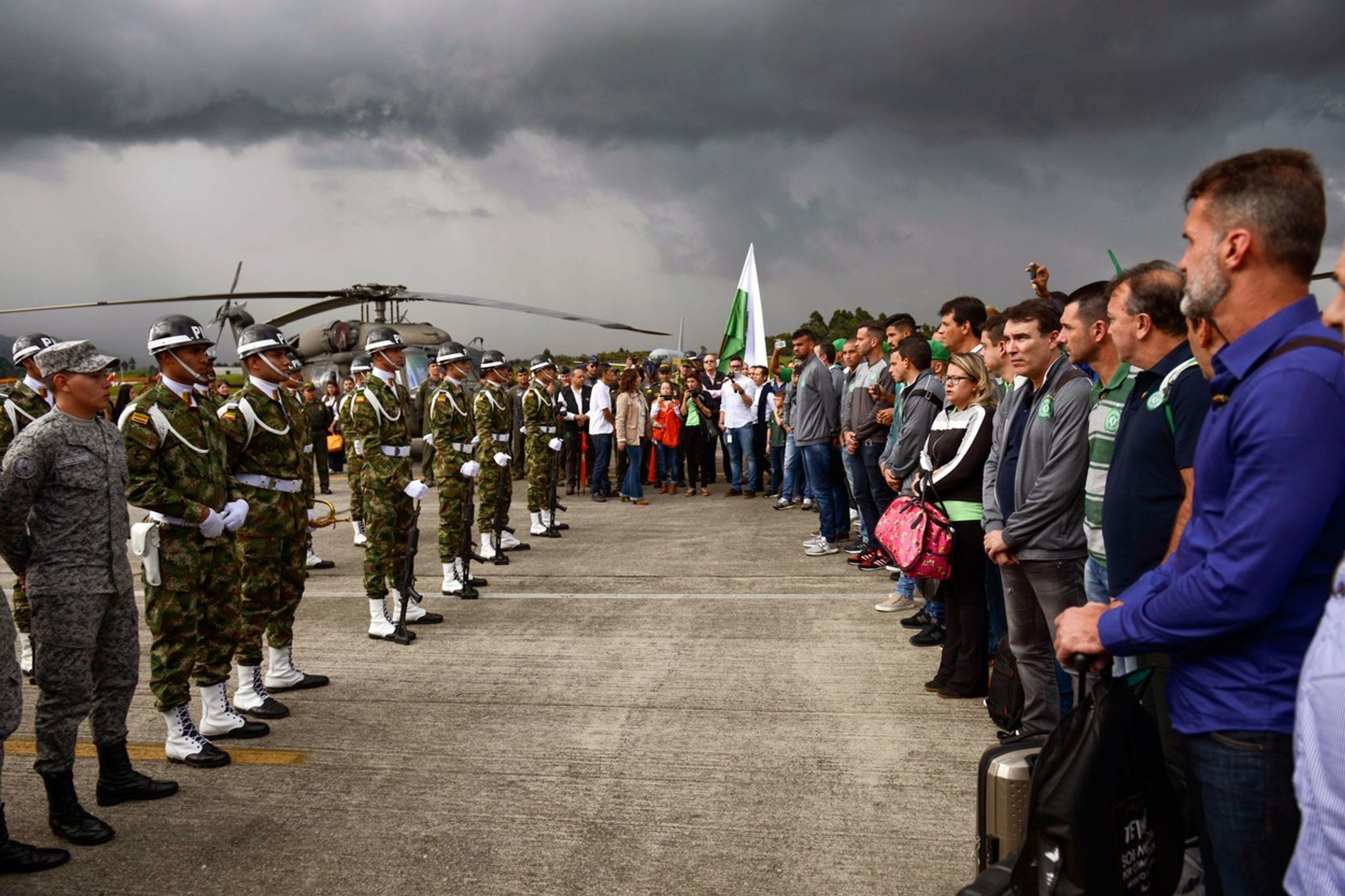 Chapecoense znovu na místě tragédie - 1 - GALERIE: Fotbalisté Chapecoense na místě tragédie (2/10)