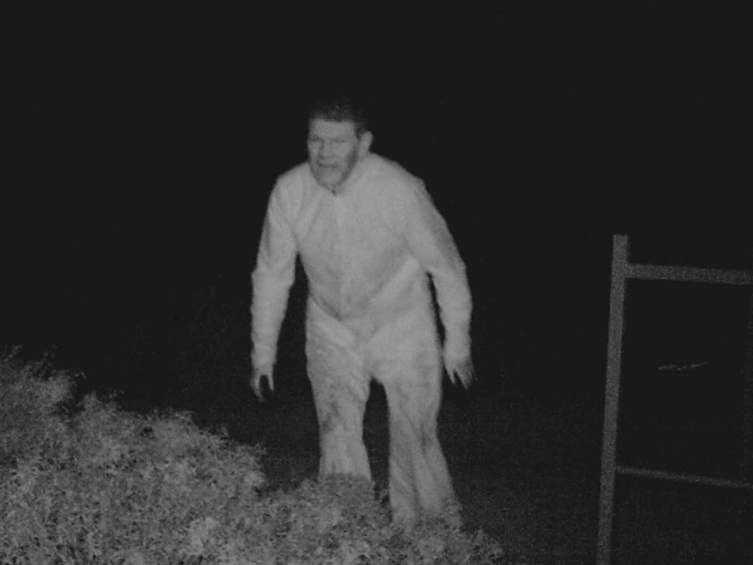 Na Brněnsku kradl zloděj pneumatik - 3 - GALERIE: Policie pátrá po zloději pneumatik (1/3)