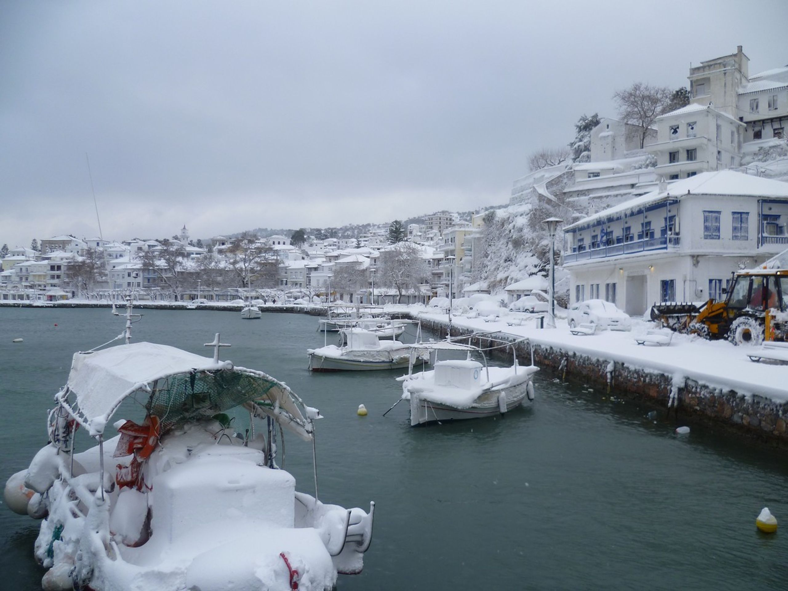 Přístav Skopelos v Řecku 8.1. 2017 - GALERIE: Mrazivé počasí napříč Evropou (2/6)