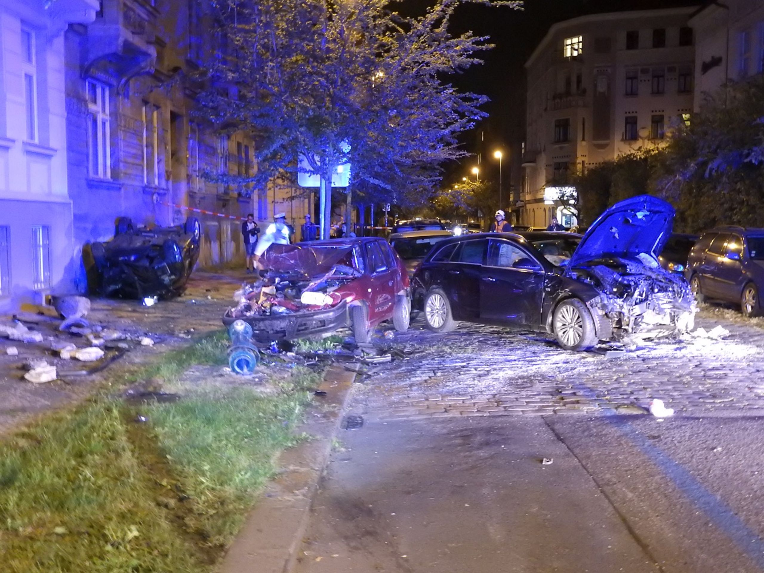 Hromadná nehoda v Dejvicích - GALERIE: Nehoda v pražských Dejvicích (9/9)