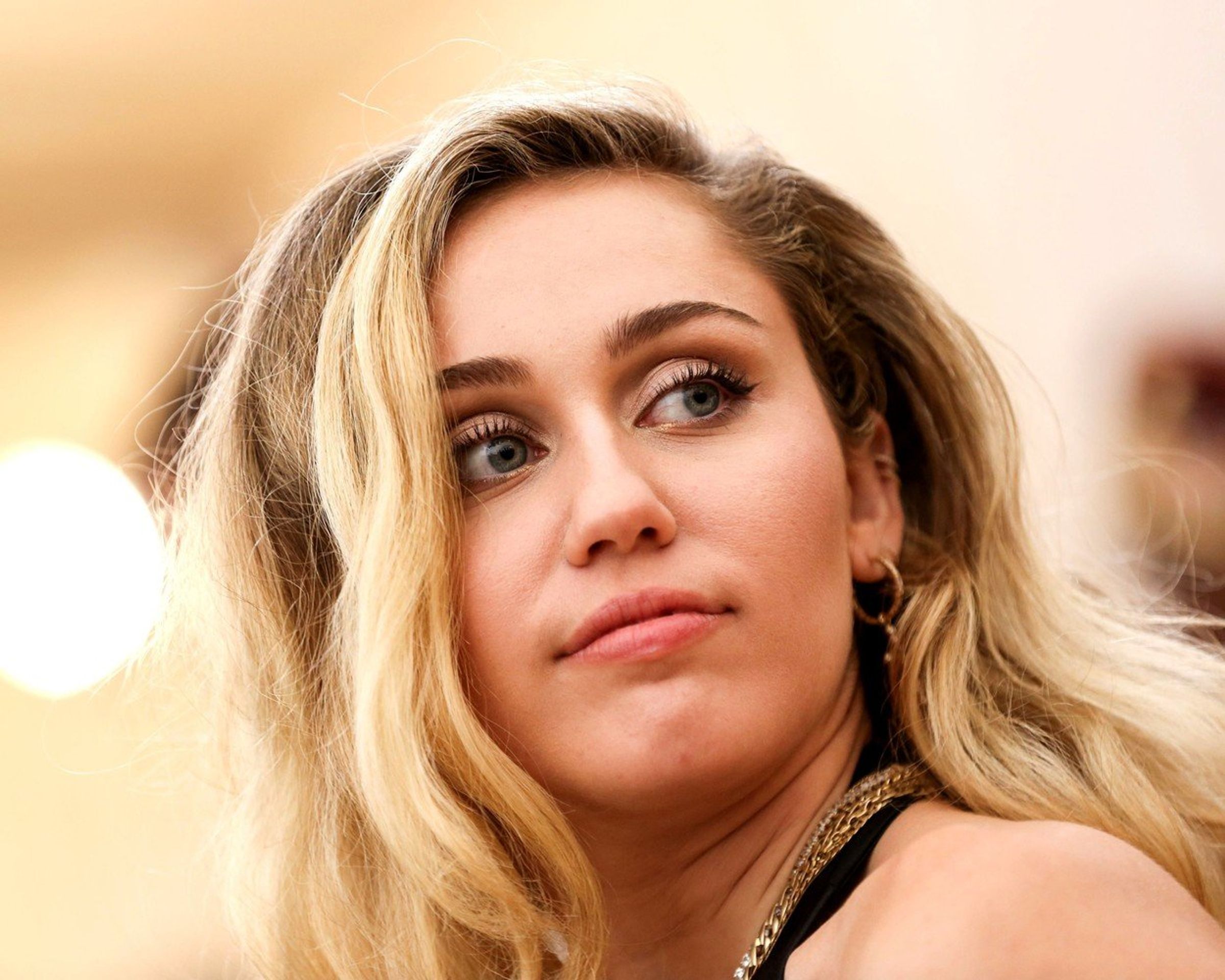 Miley Cyrus - GALERIE: Celebrity, které přišly při požáru v Kalifornii o dům (5/12)