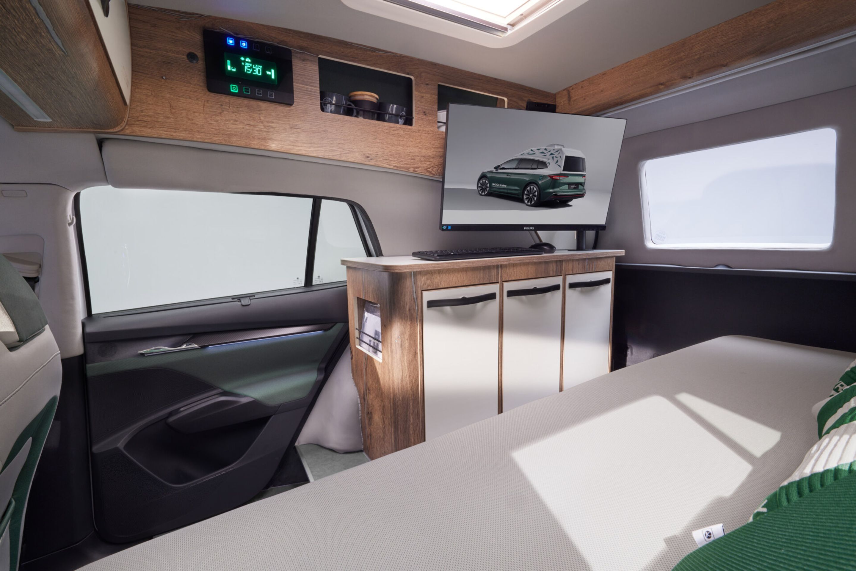 Studentský vůz Škoda Roadiaq - Odvážný studentský koncept obytného elektromobilu Škoda Roadiaq (3/21)