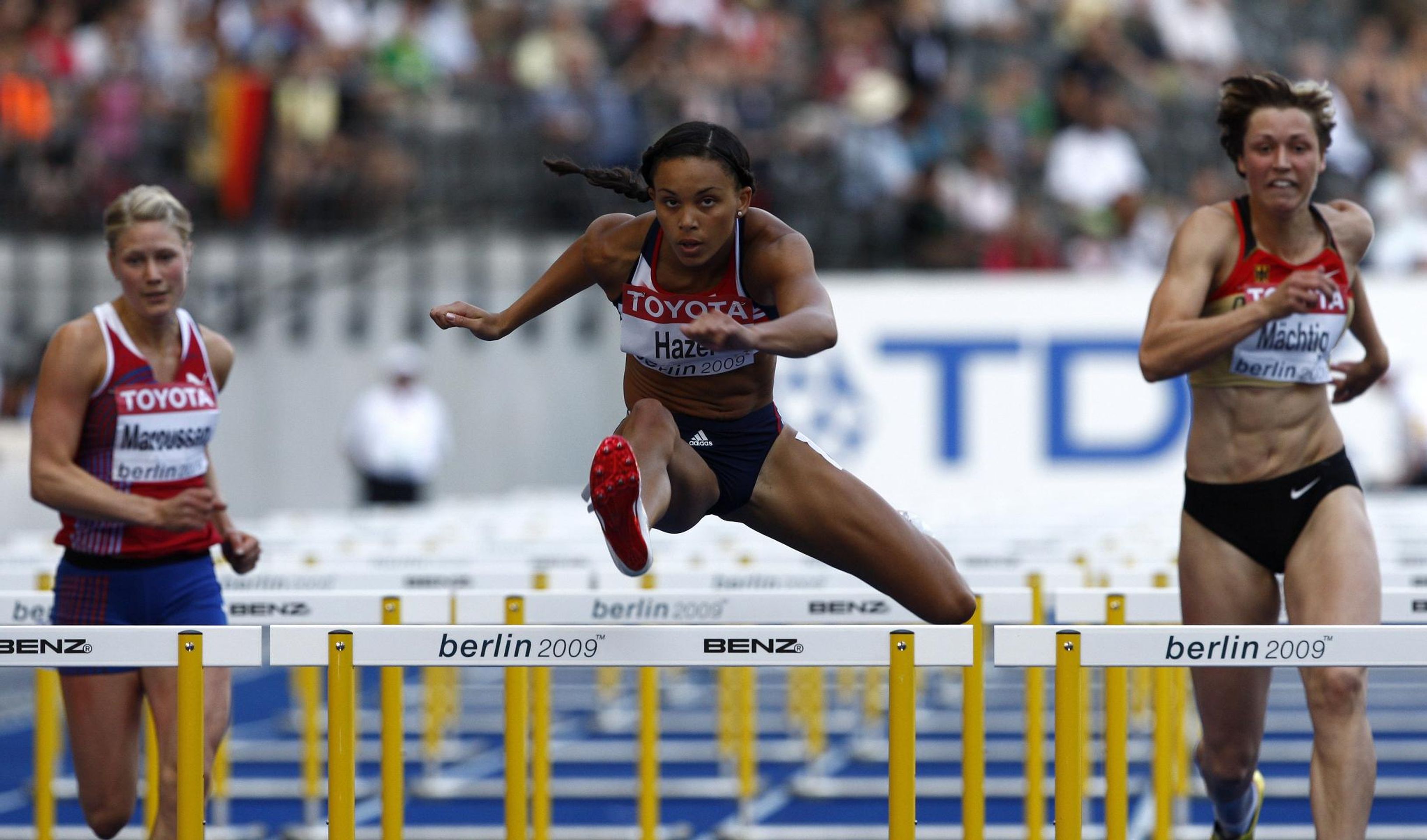 Louise Hazelová 2 - Fotogalerie: Louise Hazelová se nechala fotit nahá pro sportovní magazín (3/4)