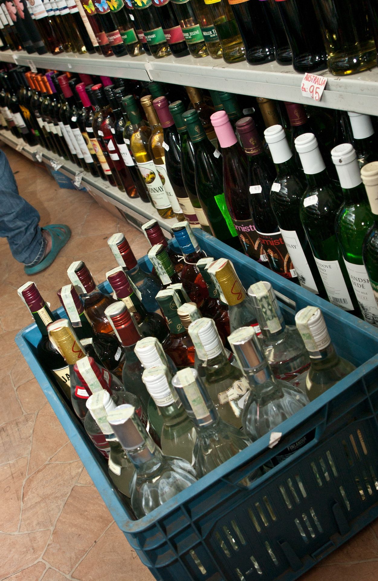 Prodejny stahují alkohol z pultů - 6 - Obchody stahují alkohol z regálů (11/15)