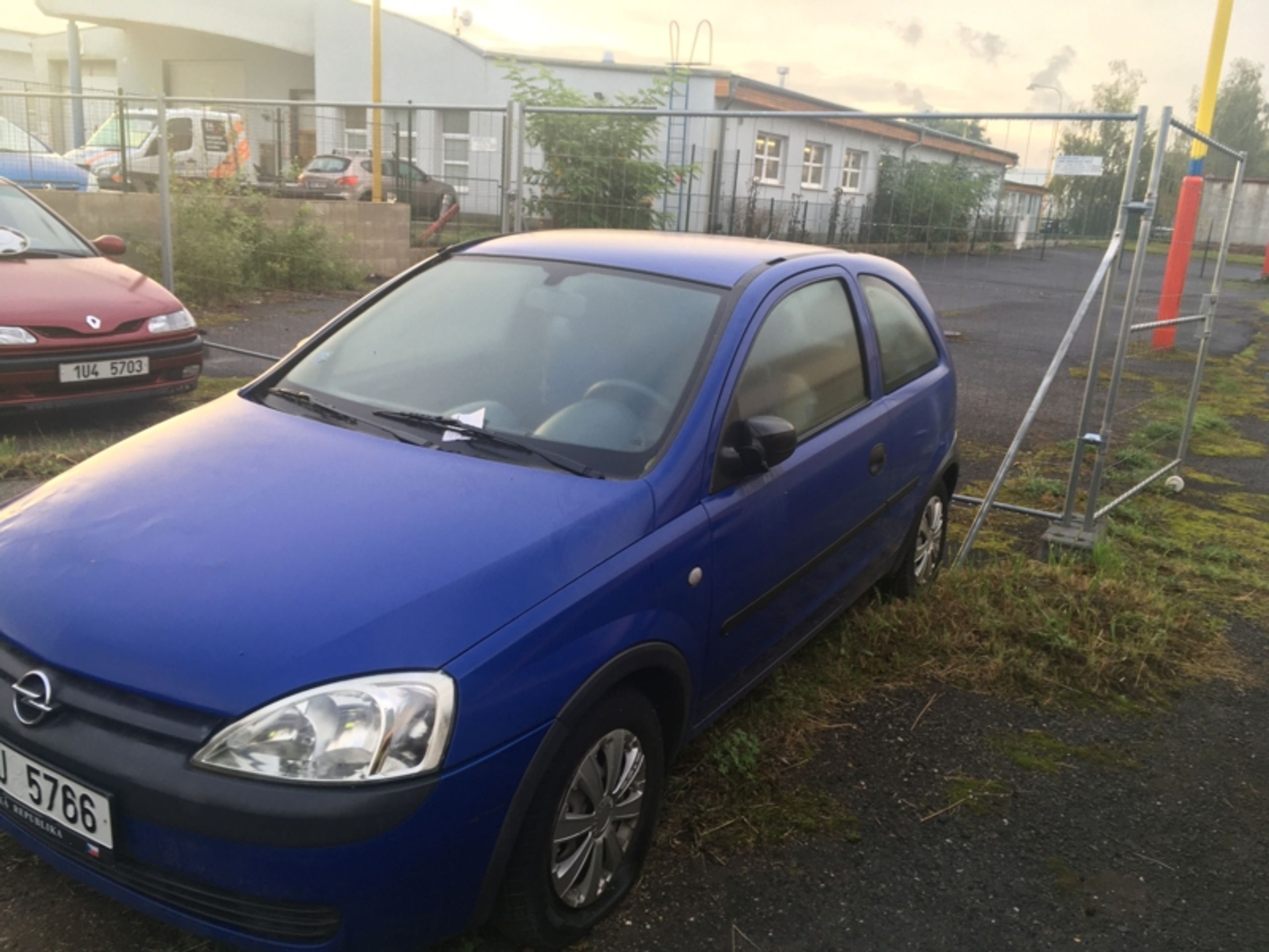 OA Opel Corsa - odhadní cena 900 Kč, nejnižší podání 300 Kč - Aukce aut, která blokovala ulice Ústí nad Labem (6/16)