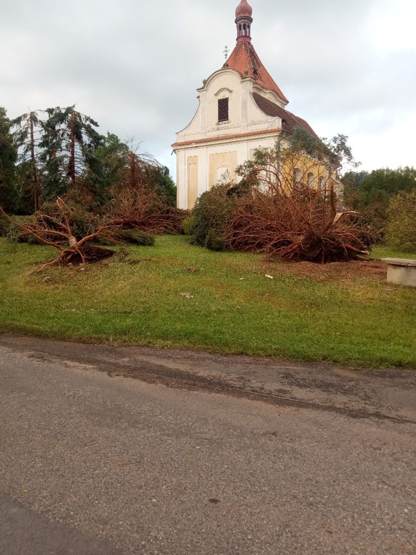 Bouře na jihu Podbořanska - 1 - GALERIE: Bouře na jihu Podbořanska (1/12)
