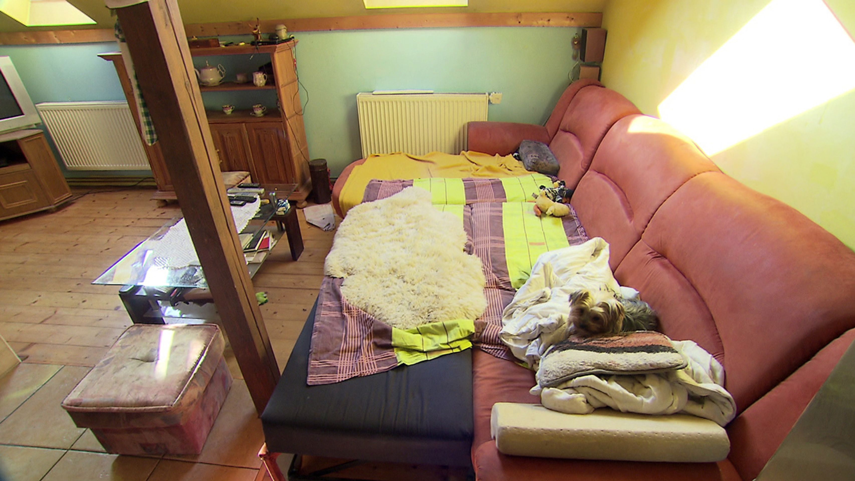 Výměna manželek: Myčka vedle záchodu a mrtvá slepice! - 19 - GALERIE: Mrtvá slepice a myčka vedle záchodu ve Výměně manželek (27/45)