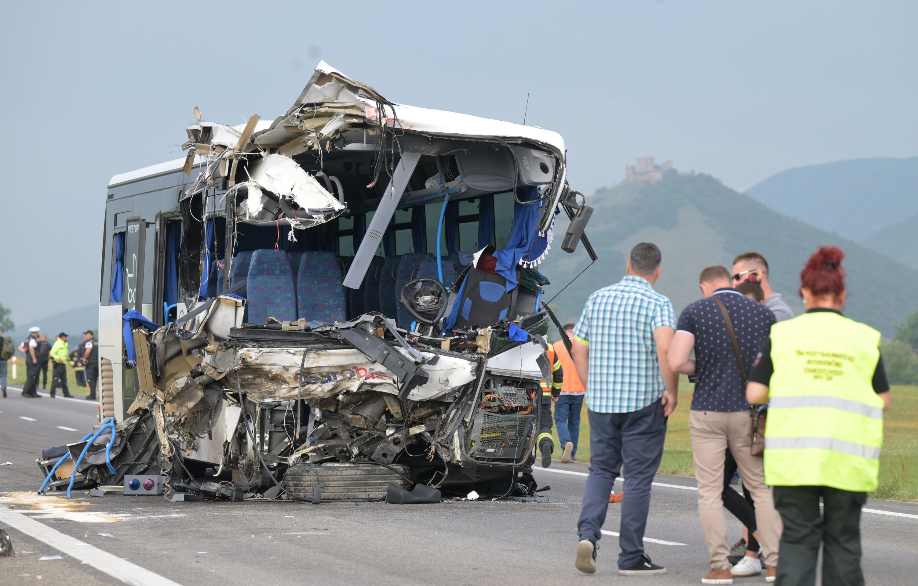 Srážka autobusu na Slovensku - Srážka autobusu a nákladního auta (9/10)