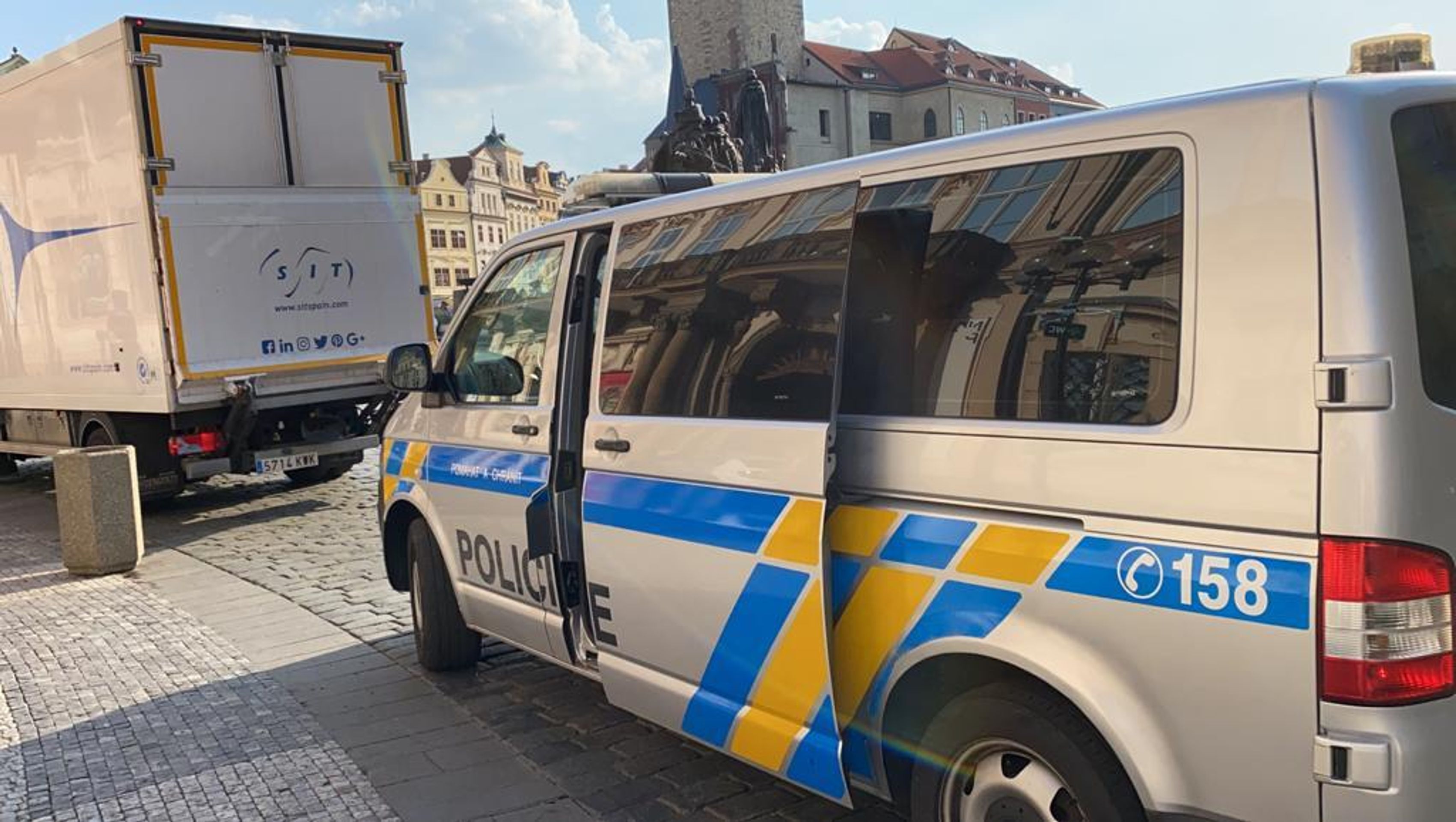 Převoz obrazů Rembrandta van Rijna do galerie na Staromestskem namesti - 2 - GALERIE: Převoz obrazů Rembrandta van Rijna do galerie na Staroměstském naměstí (13/14)