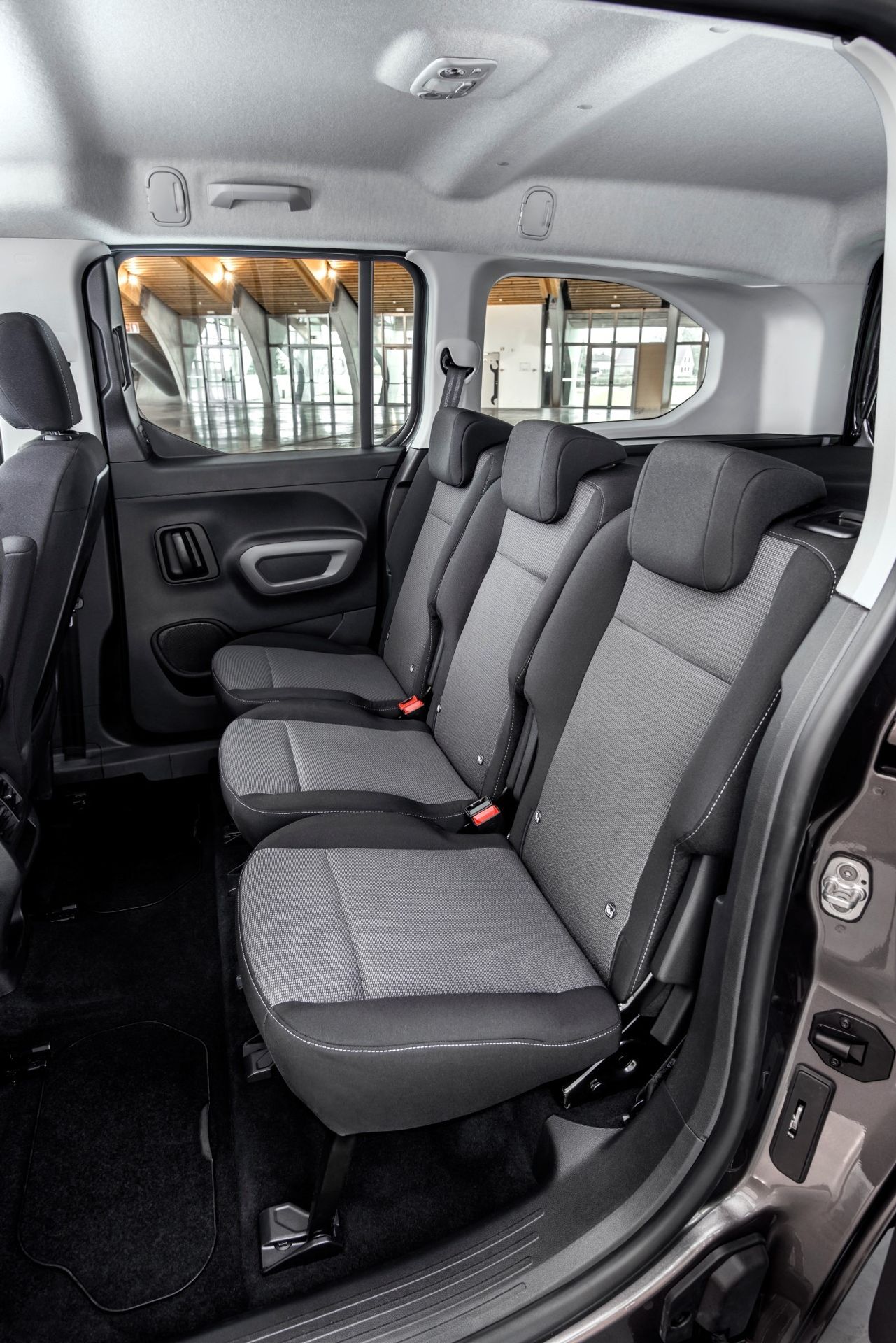 Toyota Proace City - 37 - Fotogalerie: Toyota Proace City jako dodávka i auto pro rodinu (27/28)