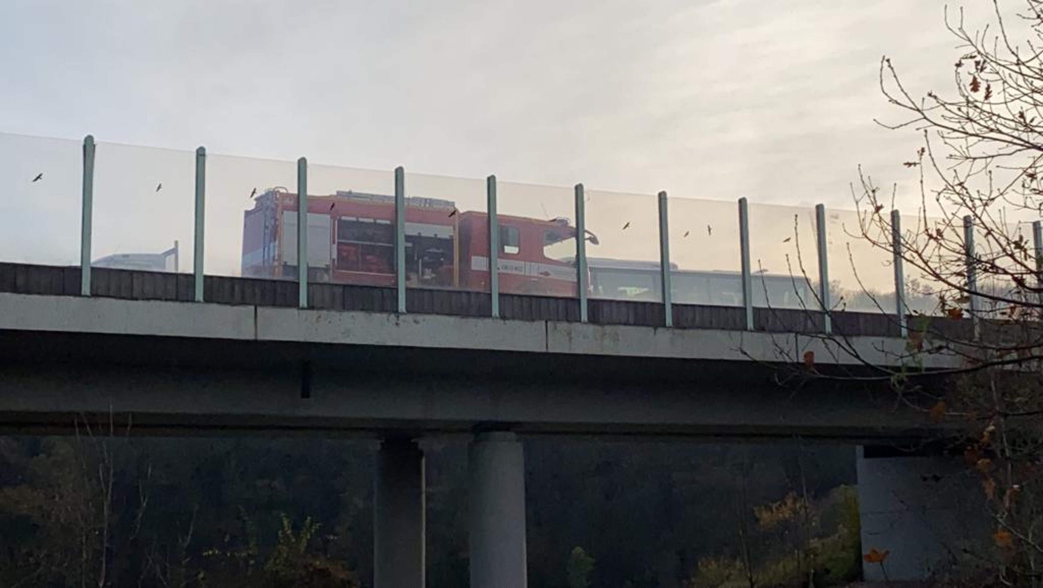 Srážka autobusu a náklaďáku u Nové Vsi - 1 - GALERIE: Srážka autobusu s náklaďákem na Mělnicku (9/9)