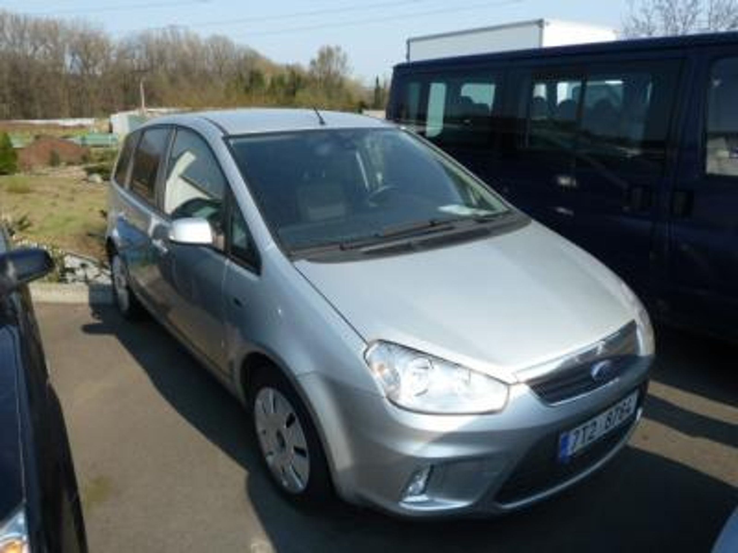 Automobil Ford CMAX Ghia 1.8Tdci - Nabídka v exekučních dražbách (3/8)