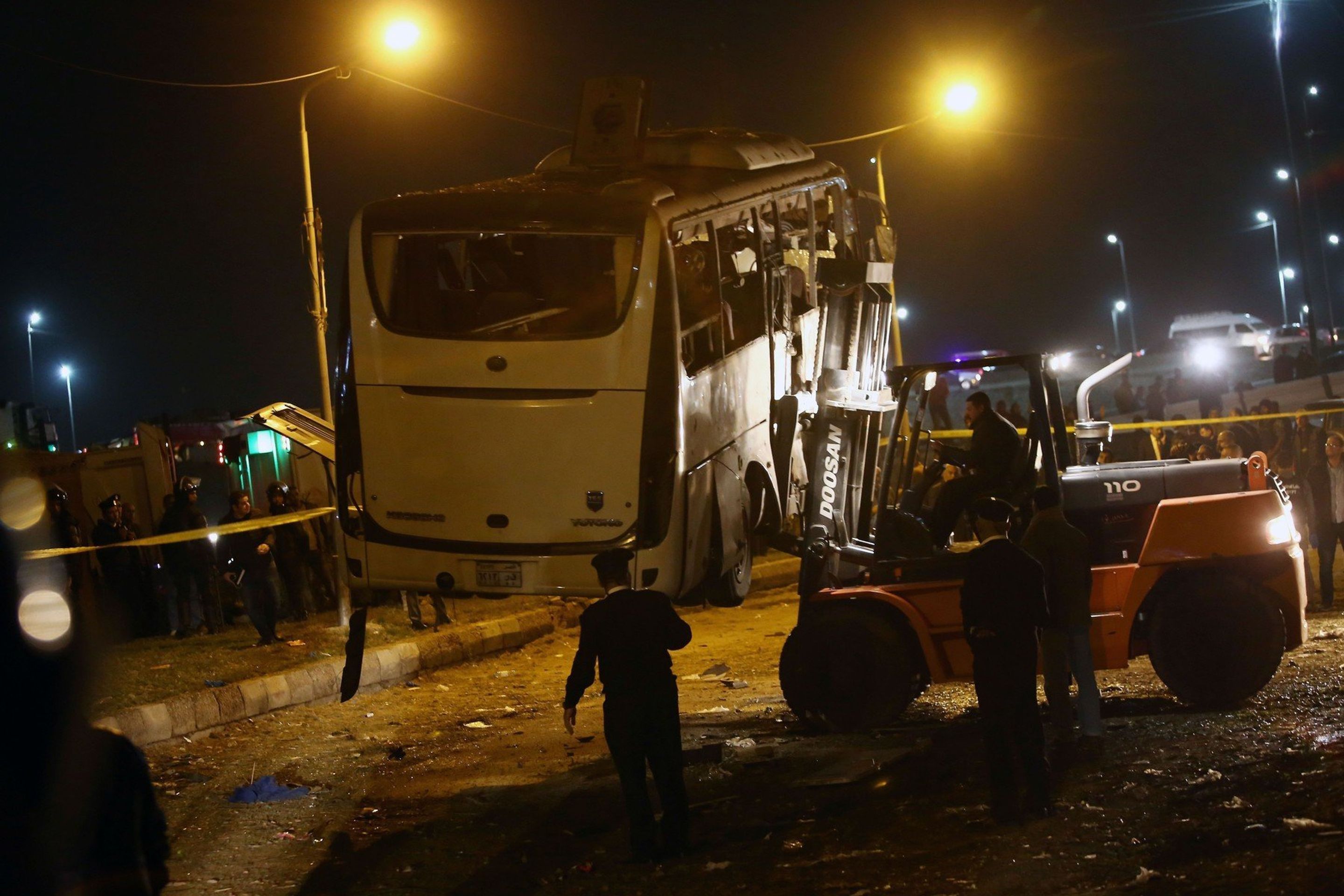 Bombový útok na autobus s turisty v Egyptě - 3 - GALERIE: Bombový útok na autobus s turisty v Egyptě (1/3)