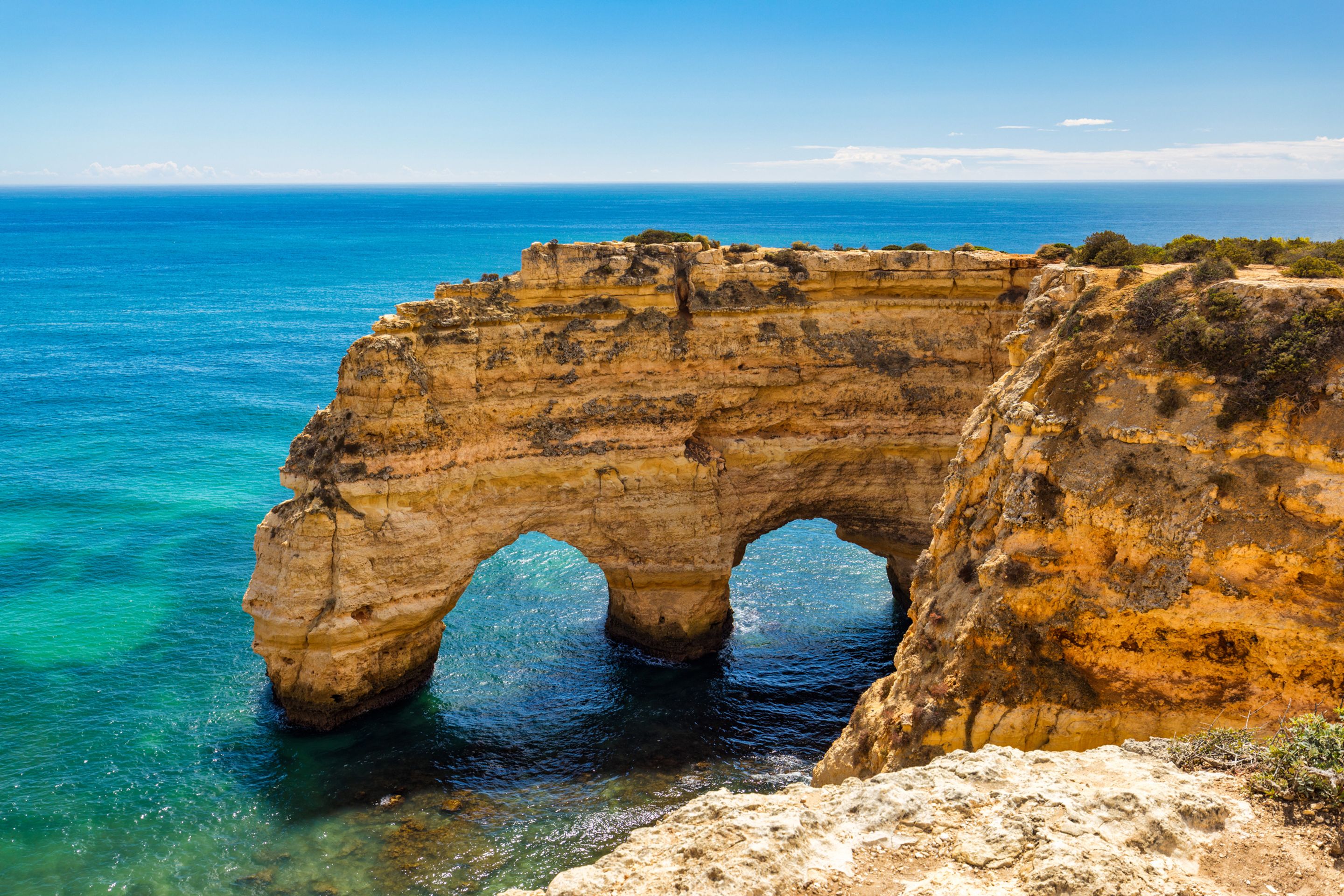 Krásná pláž Marinha s jeskynními útvary, Portugalsko - Portugalsko (4/10)
