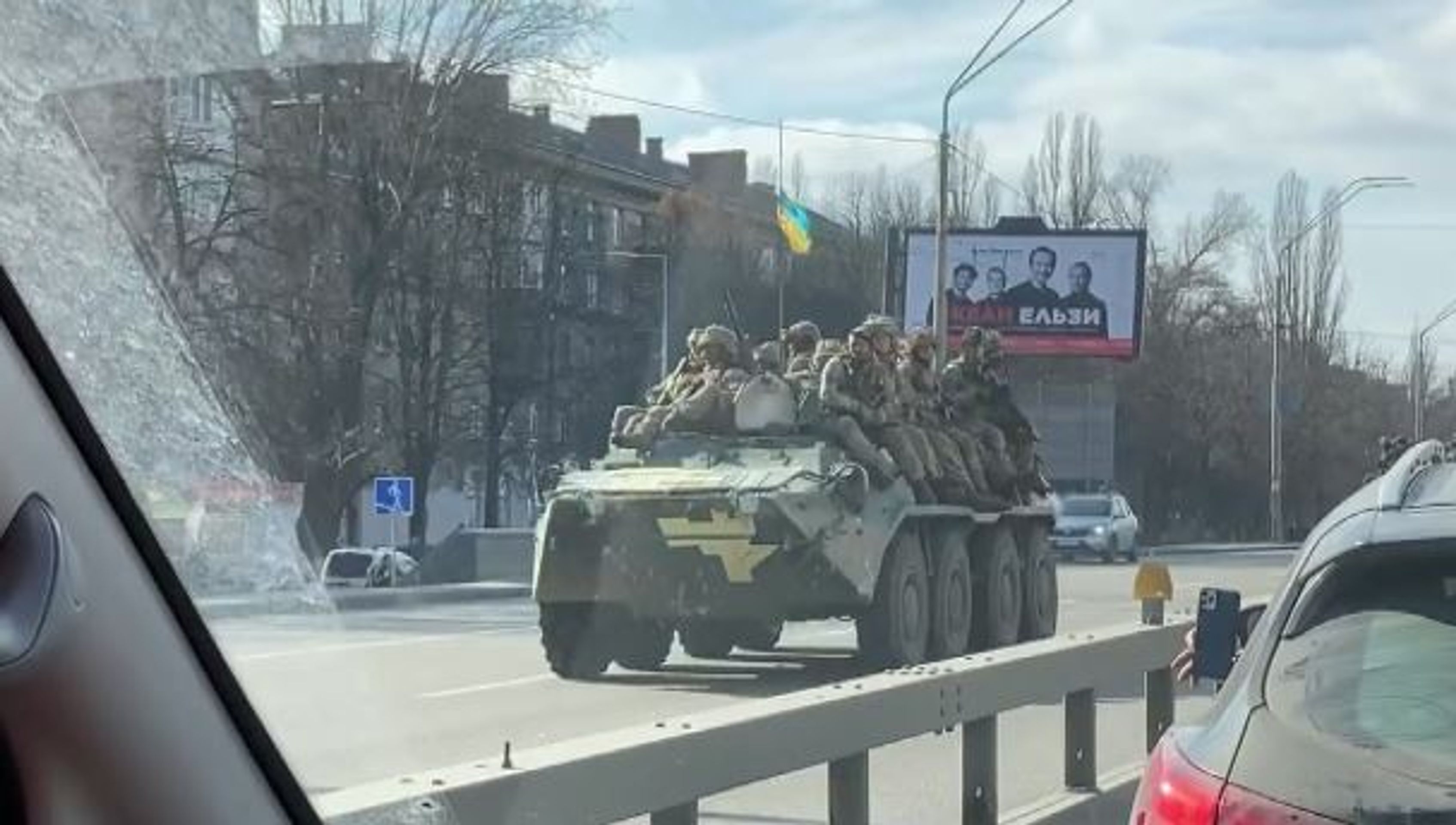 Ukrajinská armáda stěhuje konvoj - Druhý den války na Ukrajině (7/24)