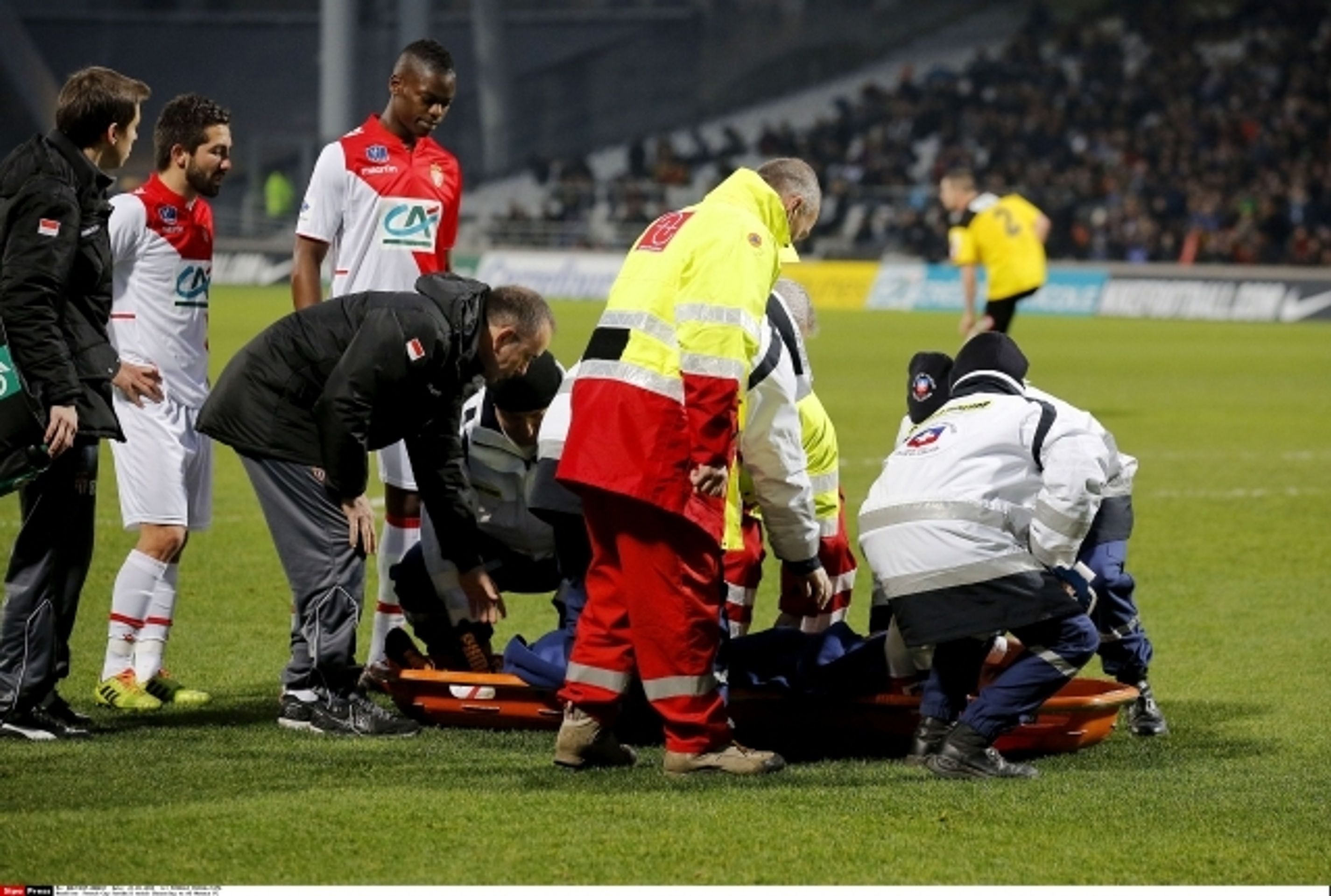 Falcao se zranil - 5 - GALERIE: Falcao se zranil ve čtvrtfinále Francouzského poháru (2/8)