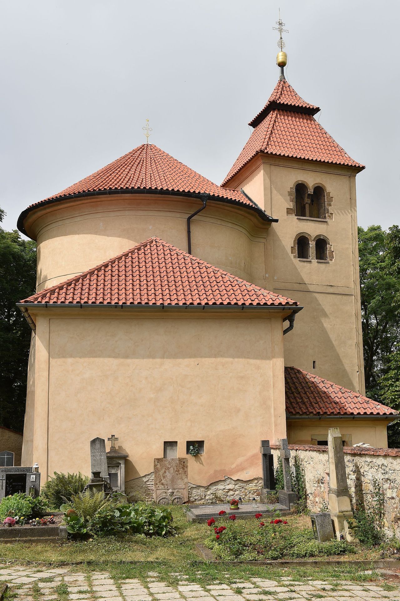 Budeč - rotunda sv. Petra a Pavla - 1 - GALERIE: Architektonická NEJ Česka (18/33)