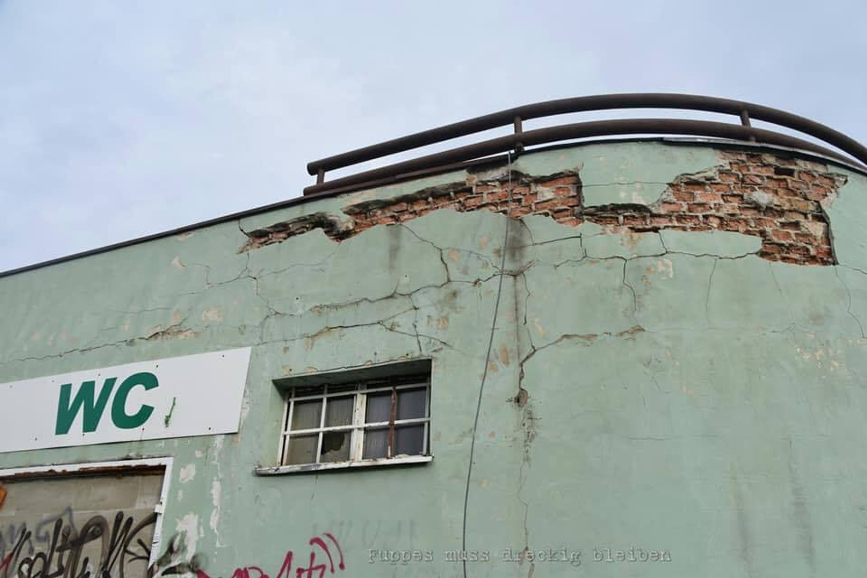 Opuštěný stadion v Chomutově - 2 - GALERIE: Opuštěný fotbalový stadion v Chomutově (2/14)